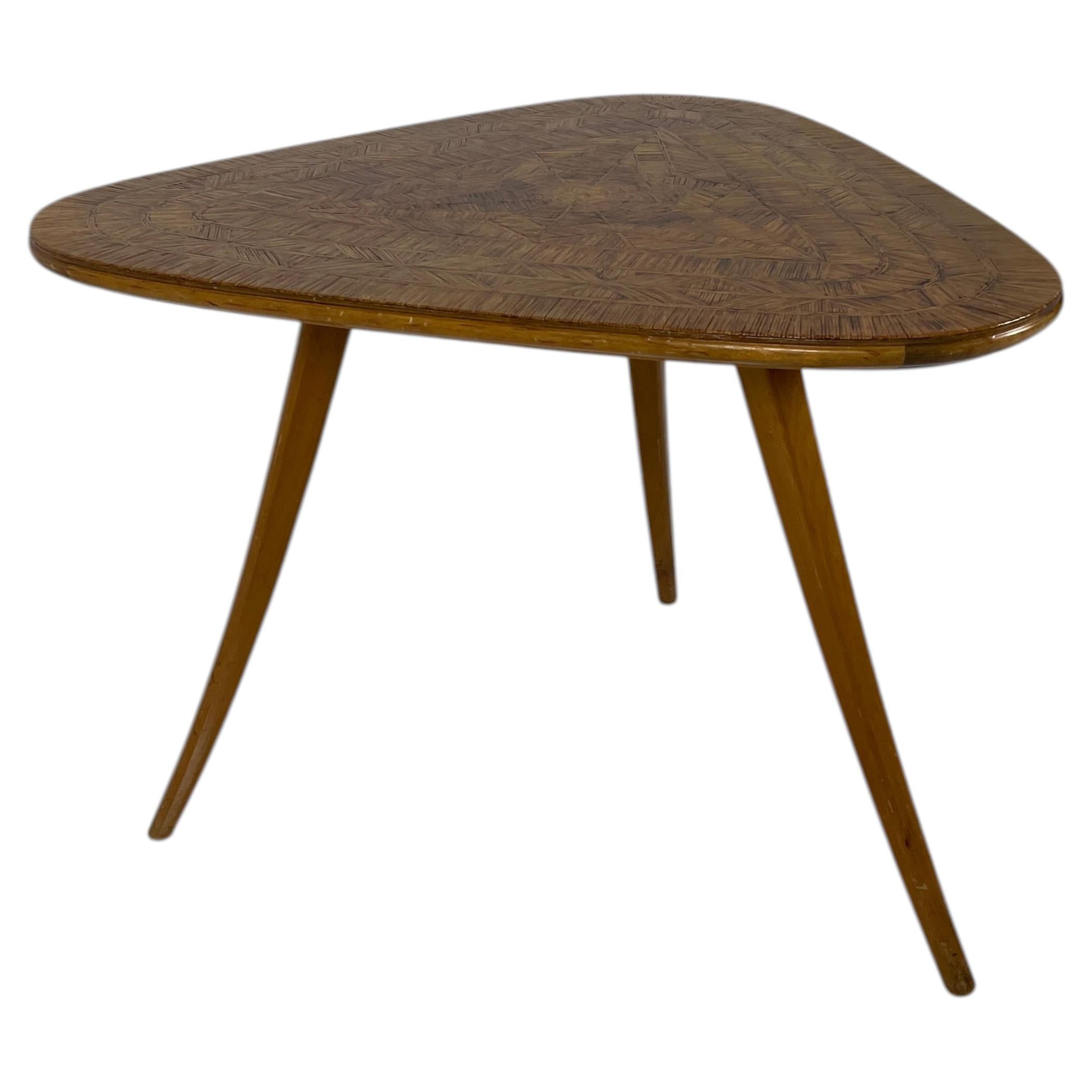 Table d'appoint Asko à marqueterie triangulaire, Finlande, années 1950 en vente