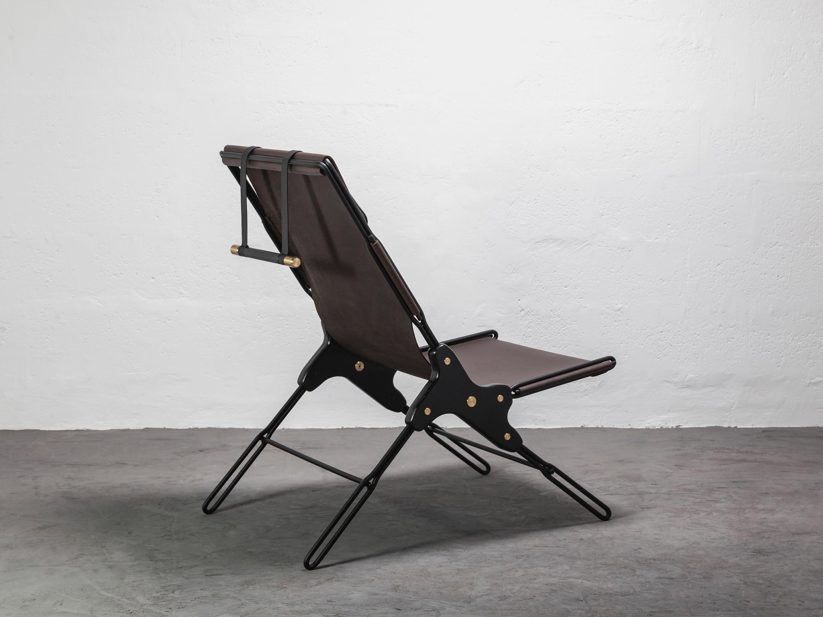 PERFIDIA_01 Sling Lounge Chair aus braunem dickem Leder und schwarzem Stahl von ANDEAN (Handgefertigt) im Angebot