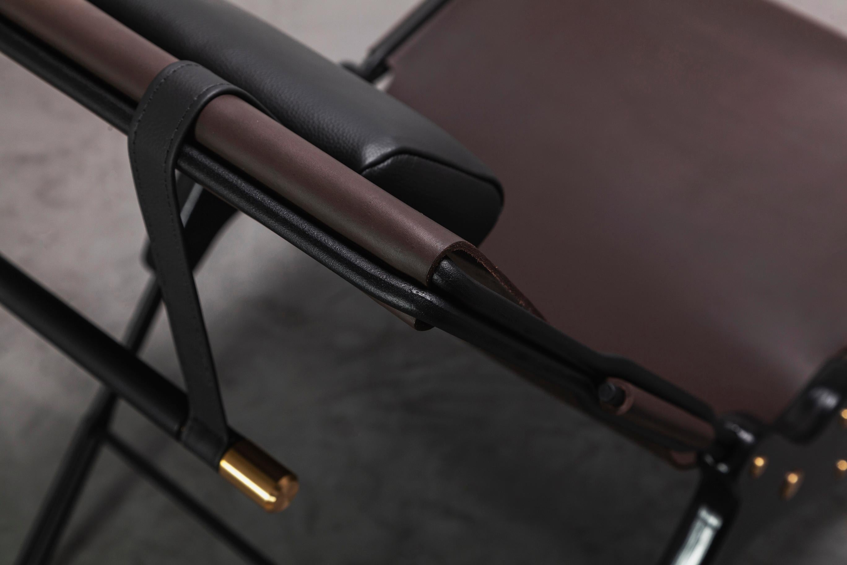 PERFIDIA_01 Sling Lounge Chair aus braunem dickem Leder und schwarzem Stahl von ANDEAN (Bronze) im Angebot