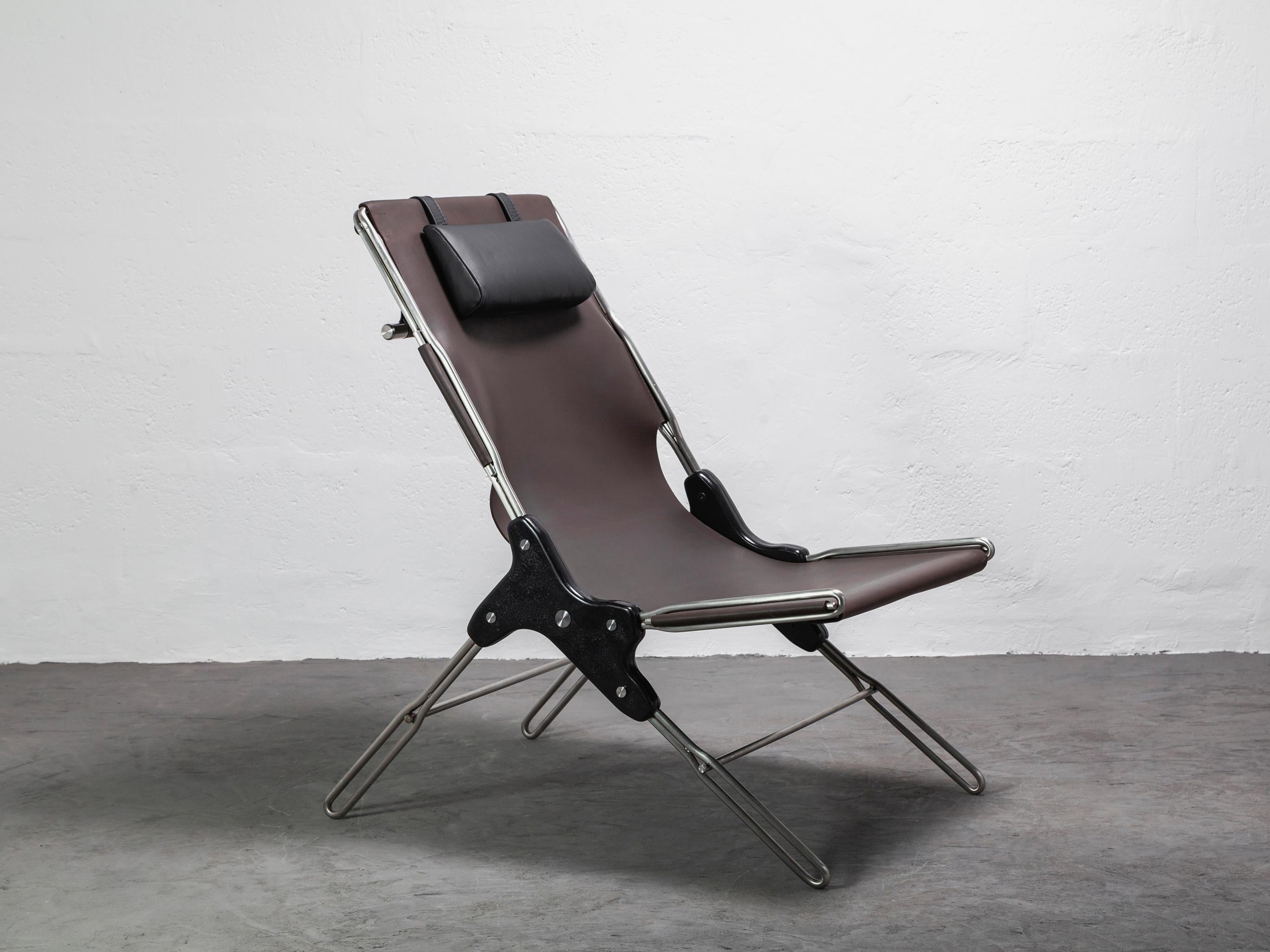 Lounge chair made of stainless steel rod structure and solid colorado wood with a natural oil finish, Ecuadorian cowhide leather seat, and lathed bronze or stainless steel hardware. Available in Olivo, Brown, and Cognac thick leather options.

The