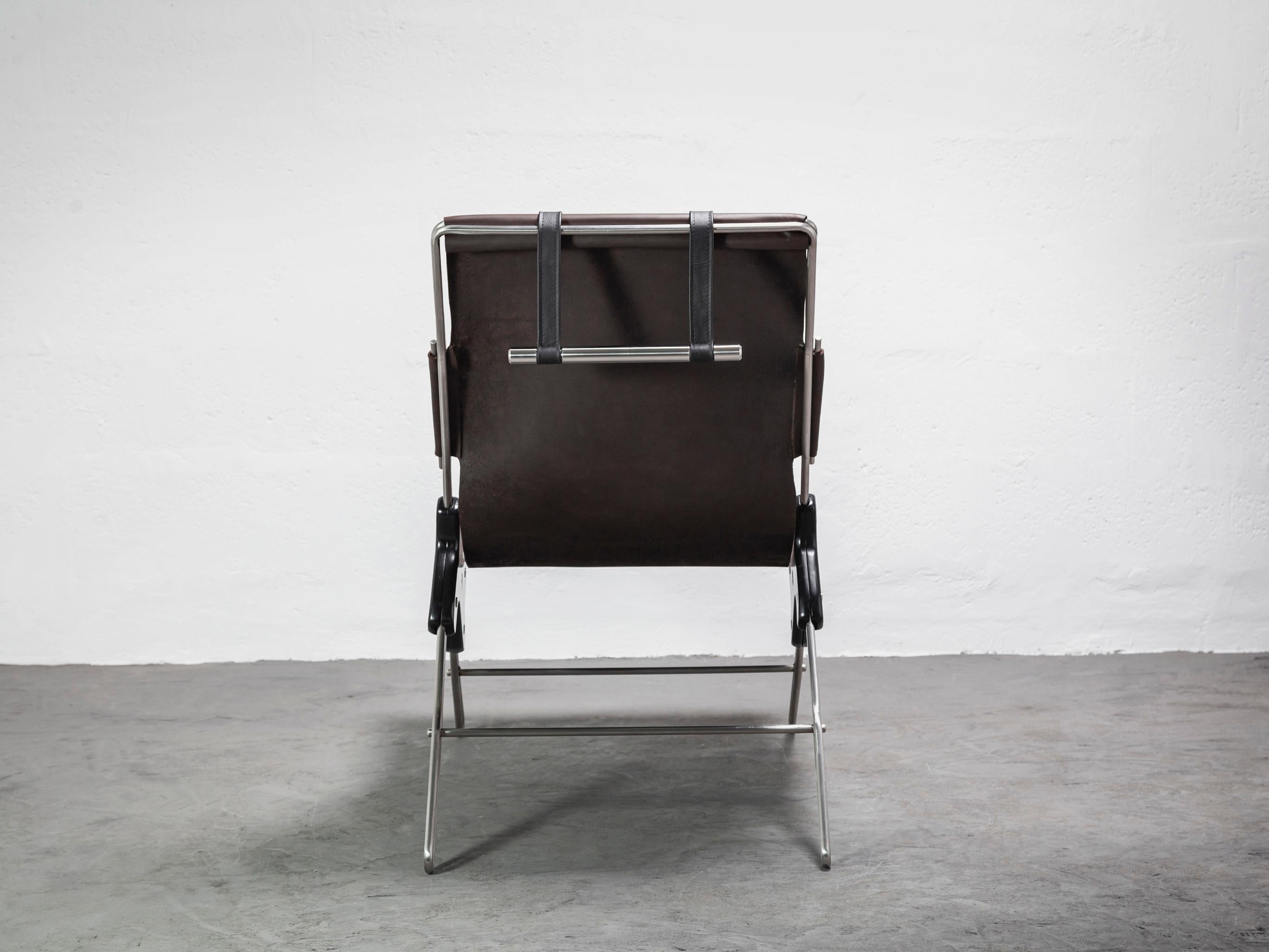 PERFIDIA_01 Brown Thick Leather Sling Lounge Chair in Stainless Steel by ANDEAN In New Condition For Sale In Quito, EC