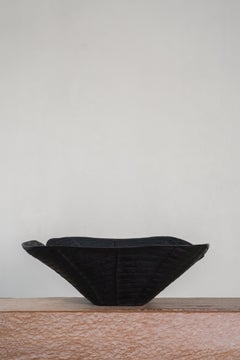 Asmara Lotus Sculpture en bois de teck patiné noir par Mary Verspoor