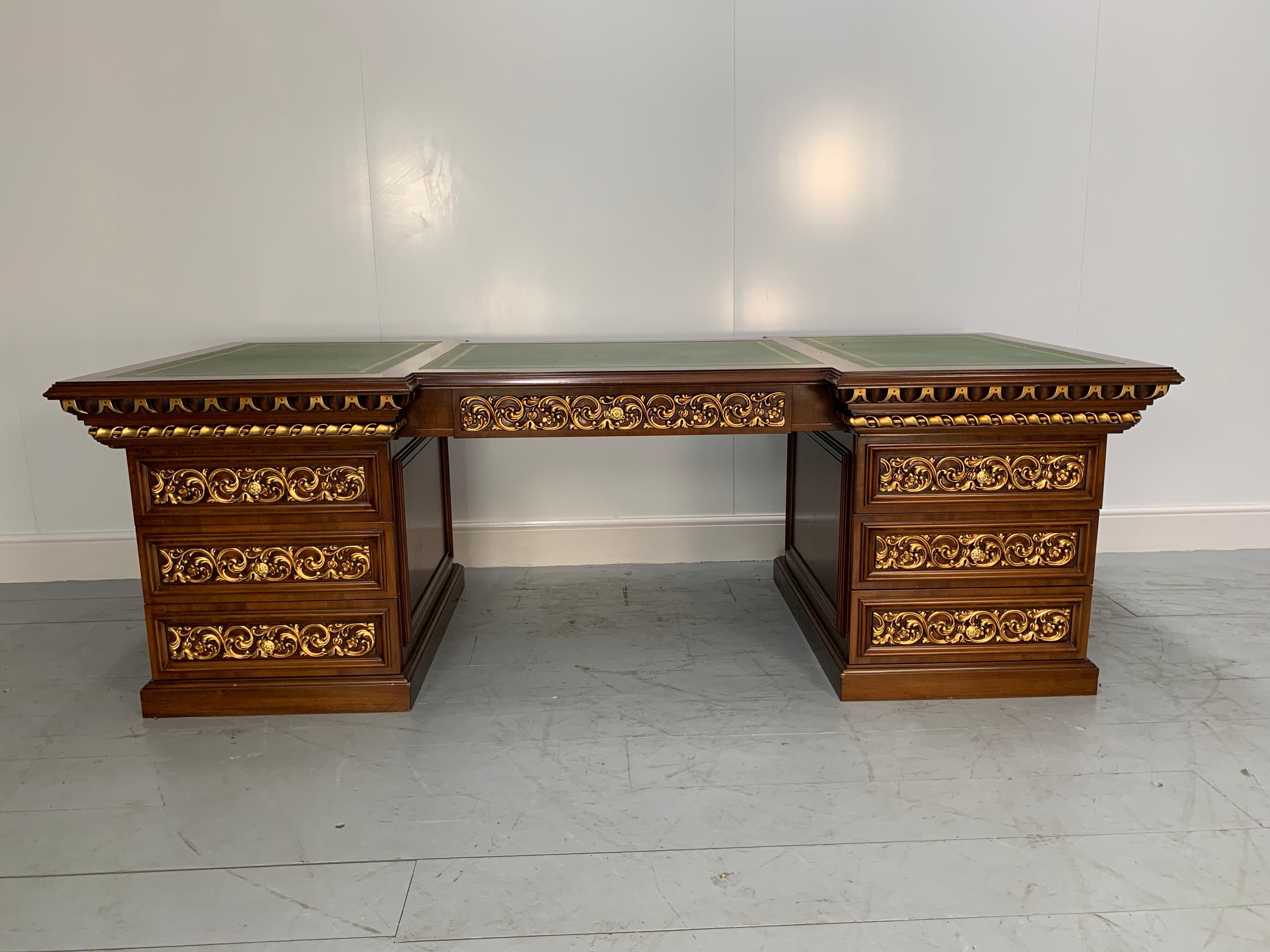 Bureau Asnaghi, fauteuil, canapé Chesterfield et bibliothèque pour maison de bureau Bon état - En vente à Barrowford, GB