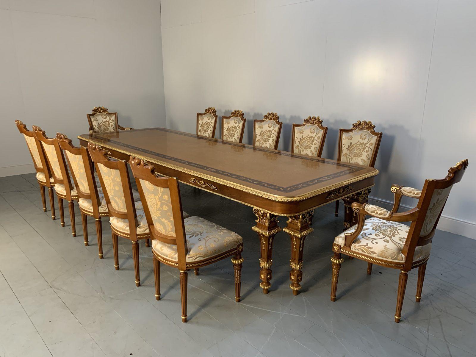 Asnaghi Eubea Esstisch und 12 Stühle Suite aus Harholz, vergoldet und Seide (Rokoko) im Angebot