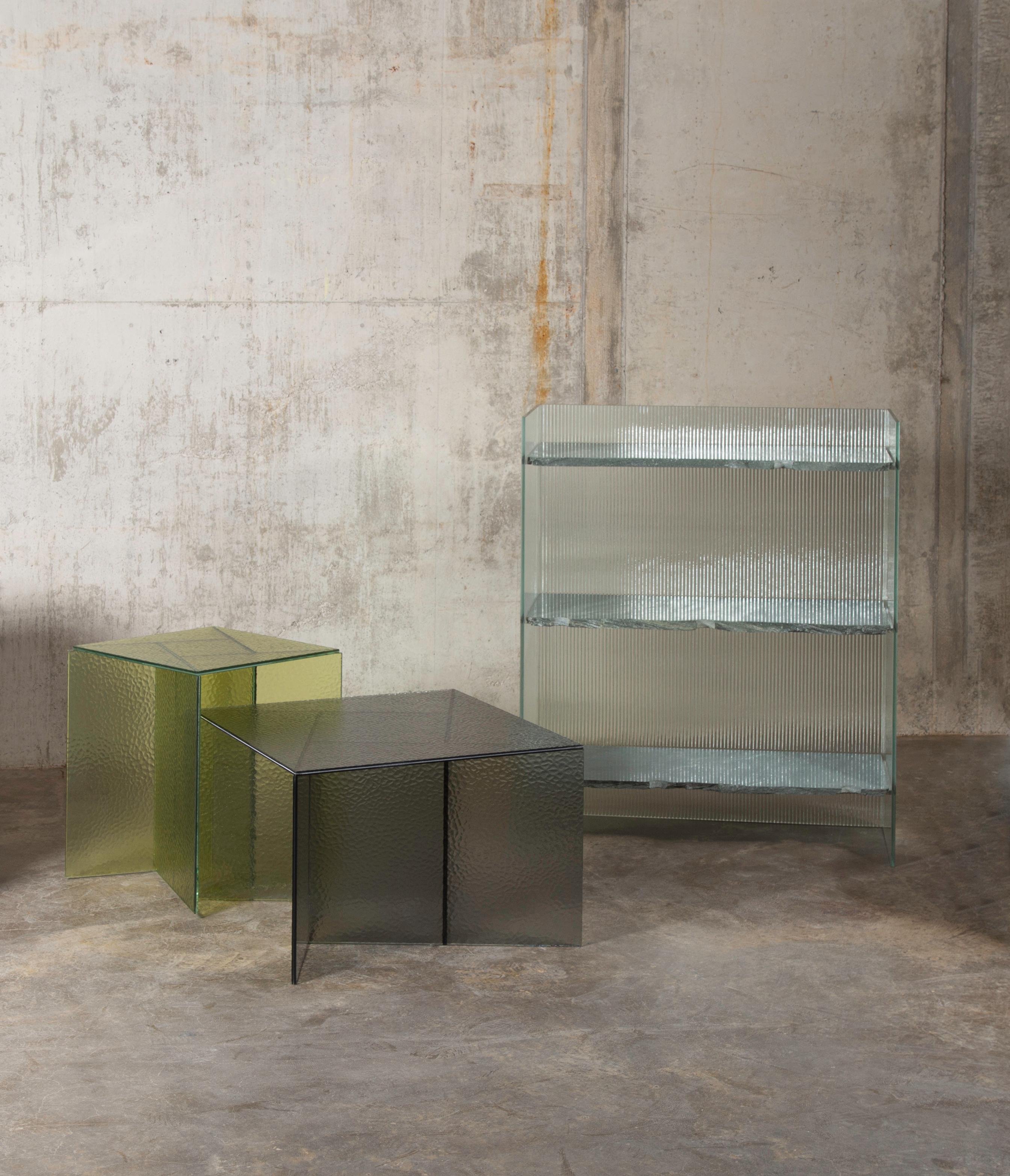 Aspa table big, European, Minimalist, rose, glass, 20th century, German, table

Variety is a pleasure. aspa, the side table concept from the Spanish design studio MUT, is a simple study in geometry. Five cathedral glass layers stacked on top of