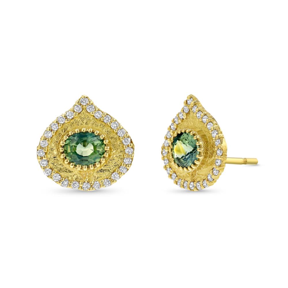 Encased in diamonds with a heart gold, 18 karat of course, and peridot, our Aspen Leaf Earrings are a stunning homage to the town we at Best & Co. call home. 

(18k yellow gold, white diamonds, peridot)