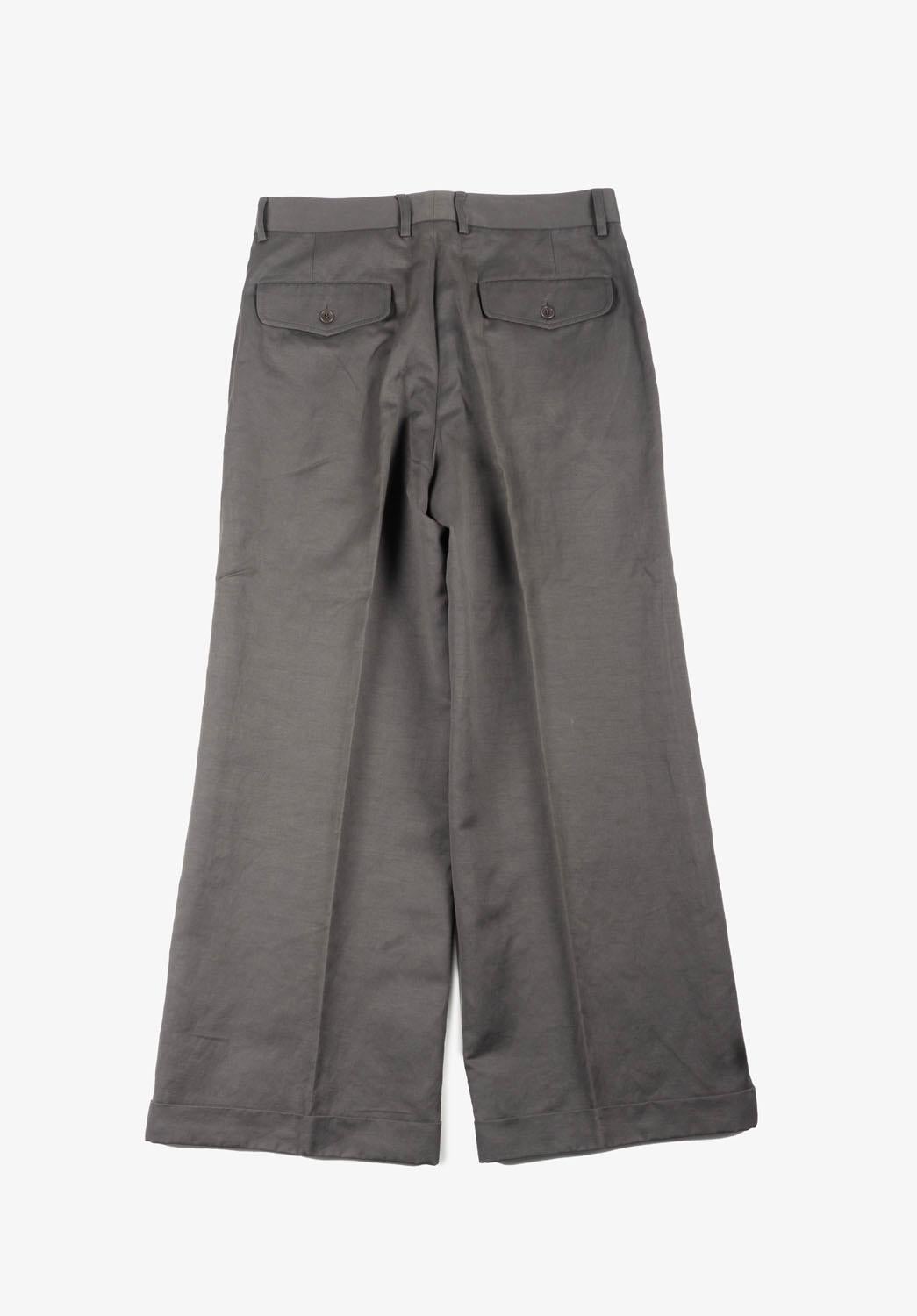 Check my other listings. Have many more designer clothes for sale. Open to any offers.
Item for sale is 100% genuine Aspesi flared Men Pant, wide leg, S1037, VI4
Color: grey
(An actual color may a bit vary due to individual computer screen