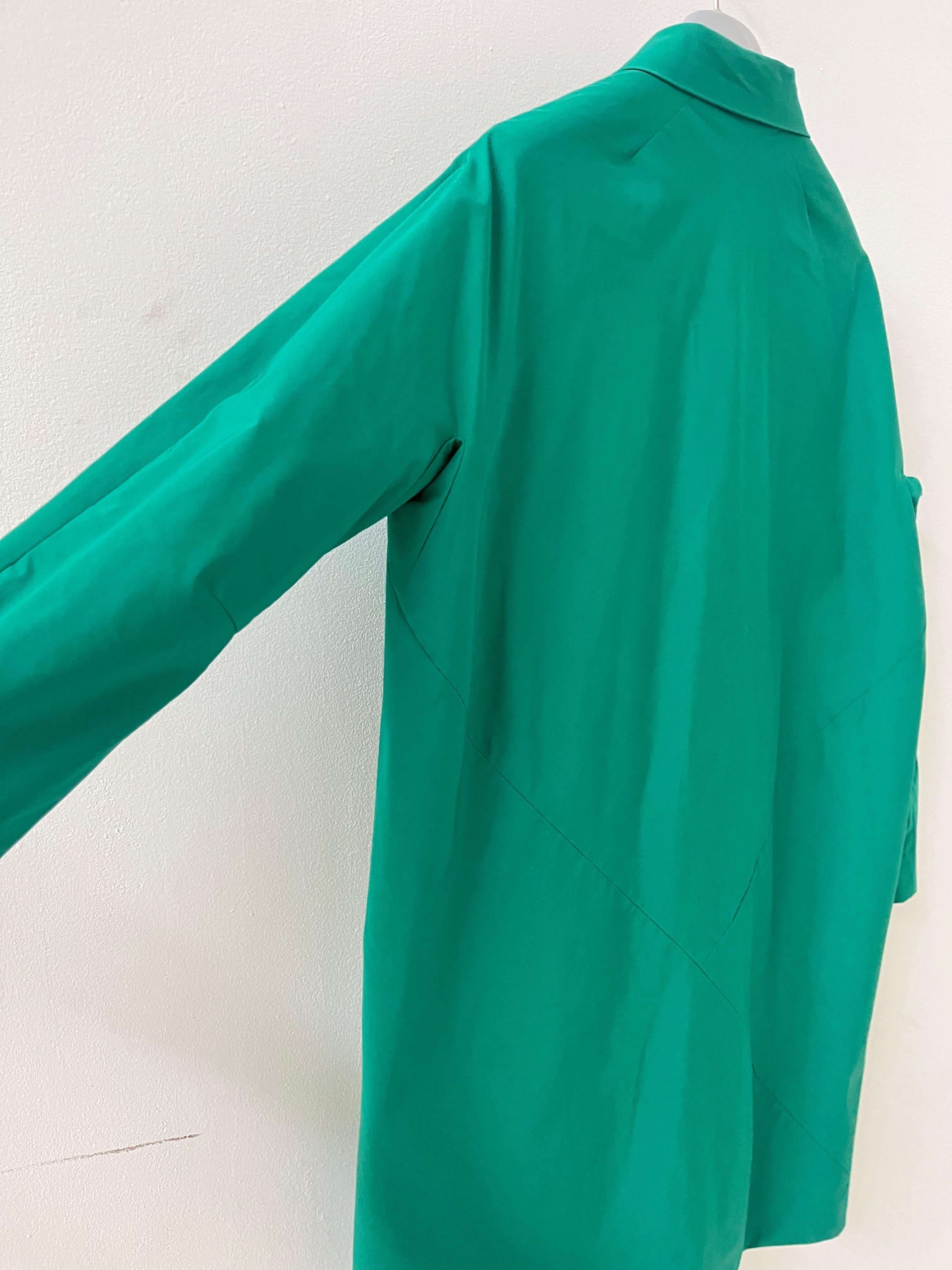 da uomo o donna Aspesi “Mostacciolo” Emerald Green Technical Coat – Minimalist Italian Icon in vendita