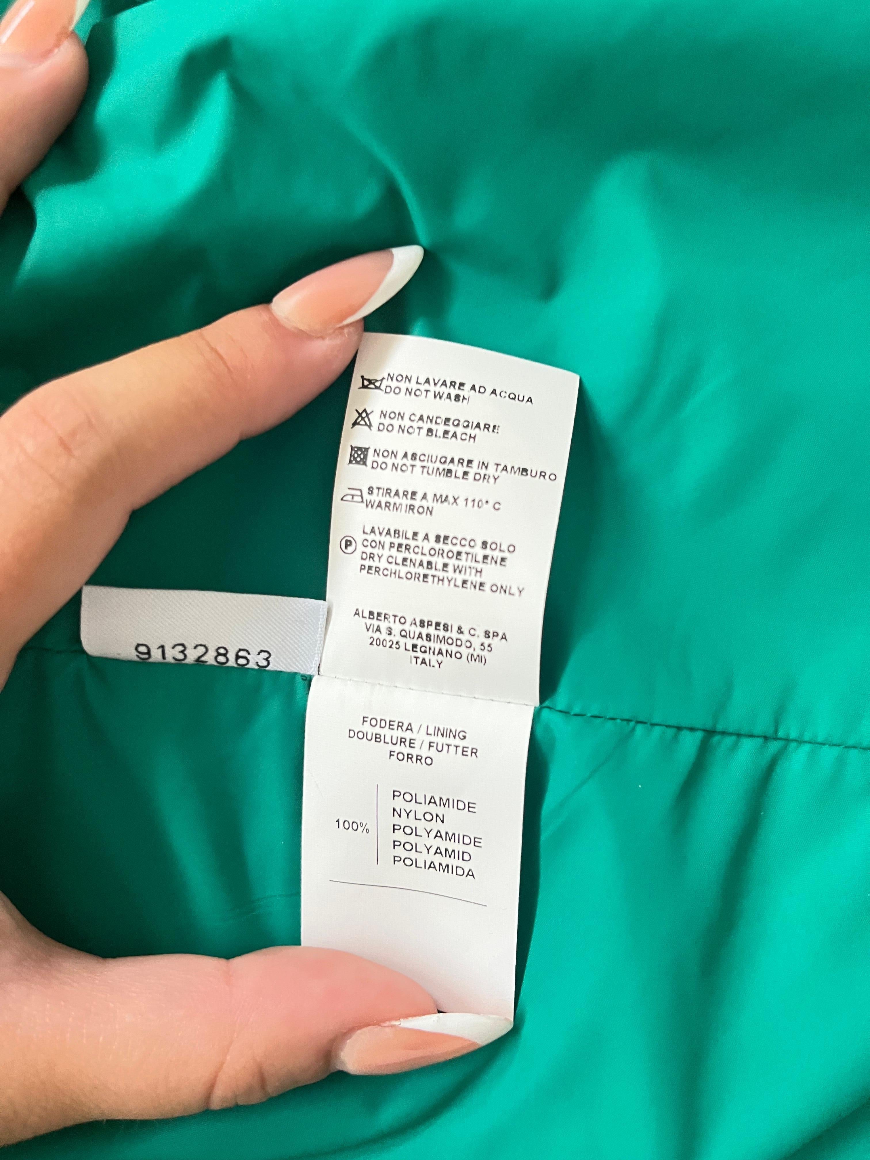 Aspesi “Mostacciolo” Emerald Green Technical Coat – Minimalist Italian Icon in vendita 3