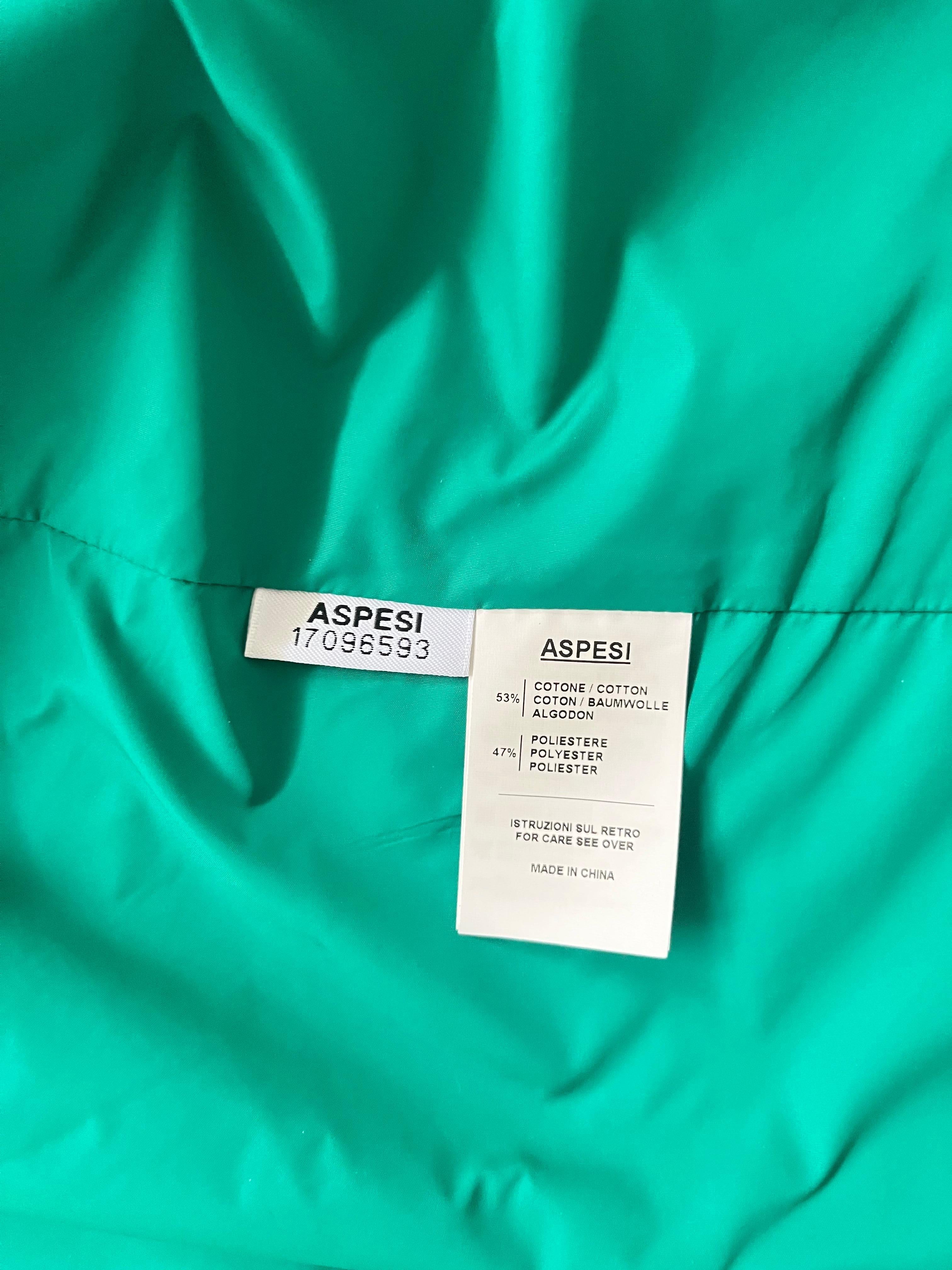 Aspesi “Mostacciolo” Emerald Green Technical Coat – Minimalist Italian Icon in vendita 4