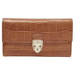 Cartera continental Mayfair de piel de cocodrilo marrón de Aspinal of London