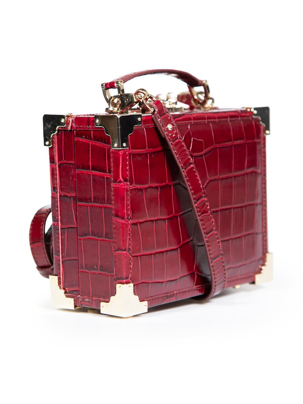 CONDITION is Very good. Minimal wear to the bag is evident. The hardware on the clasp of the bag, the feet and on the corners has some abrasions on this used Aspinal of London designer resale item. This item comes with original dust bag.
 Details
