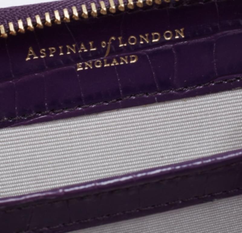 Aspinal of London Portefeuille compact zippé en cuir violet gaufré au crocodile en vente 5
