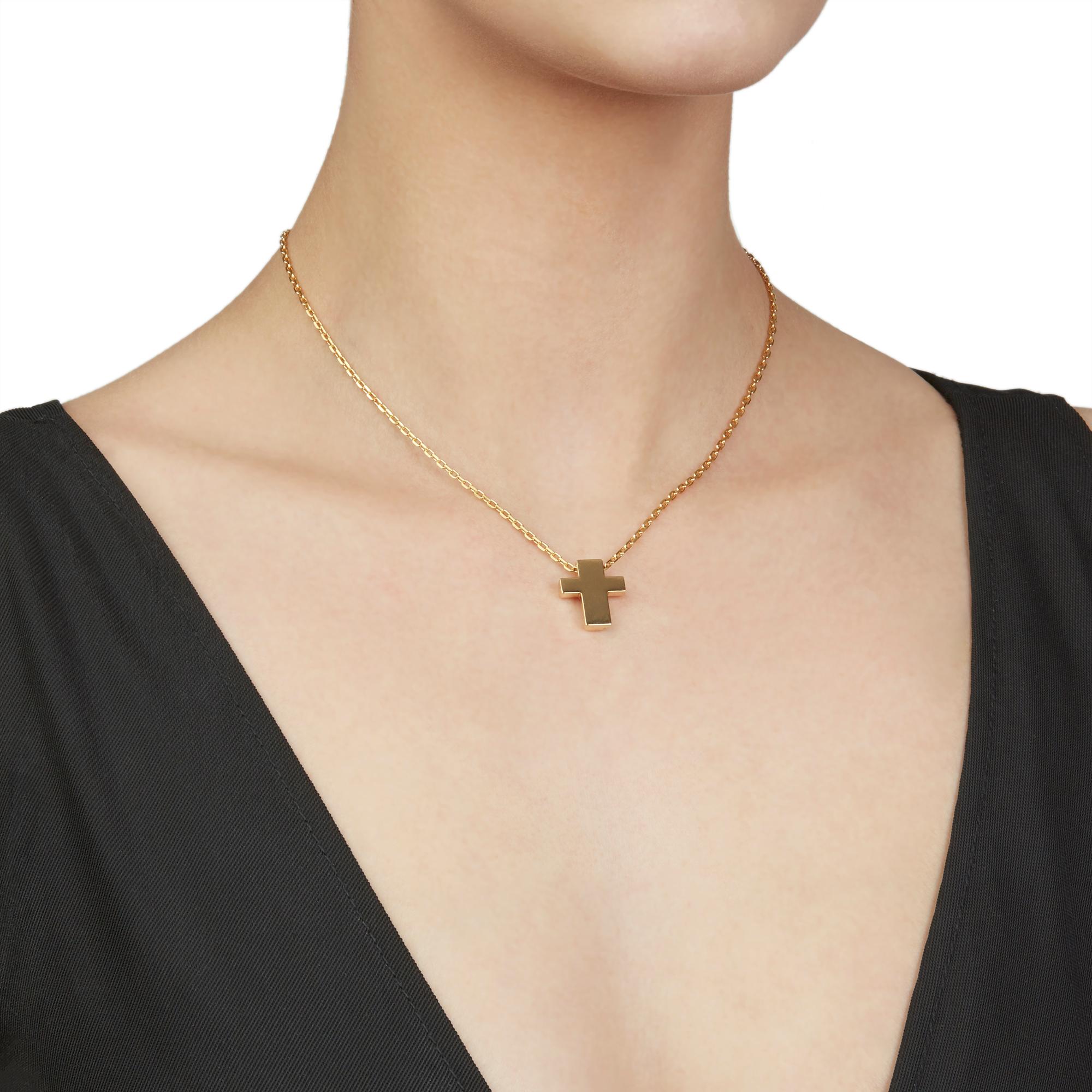 This Necklace by Asprey features a cross design pendant with a round link chain, made in 18k Yellow Gold. The chain is 41cm and the pendant length is 1.7cm and the width is 1.5cm. The Necklace has a secure lobster clasp. Complete with Xupes