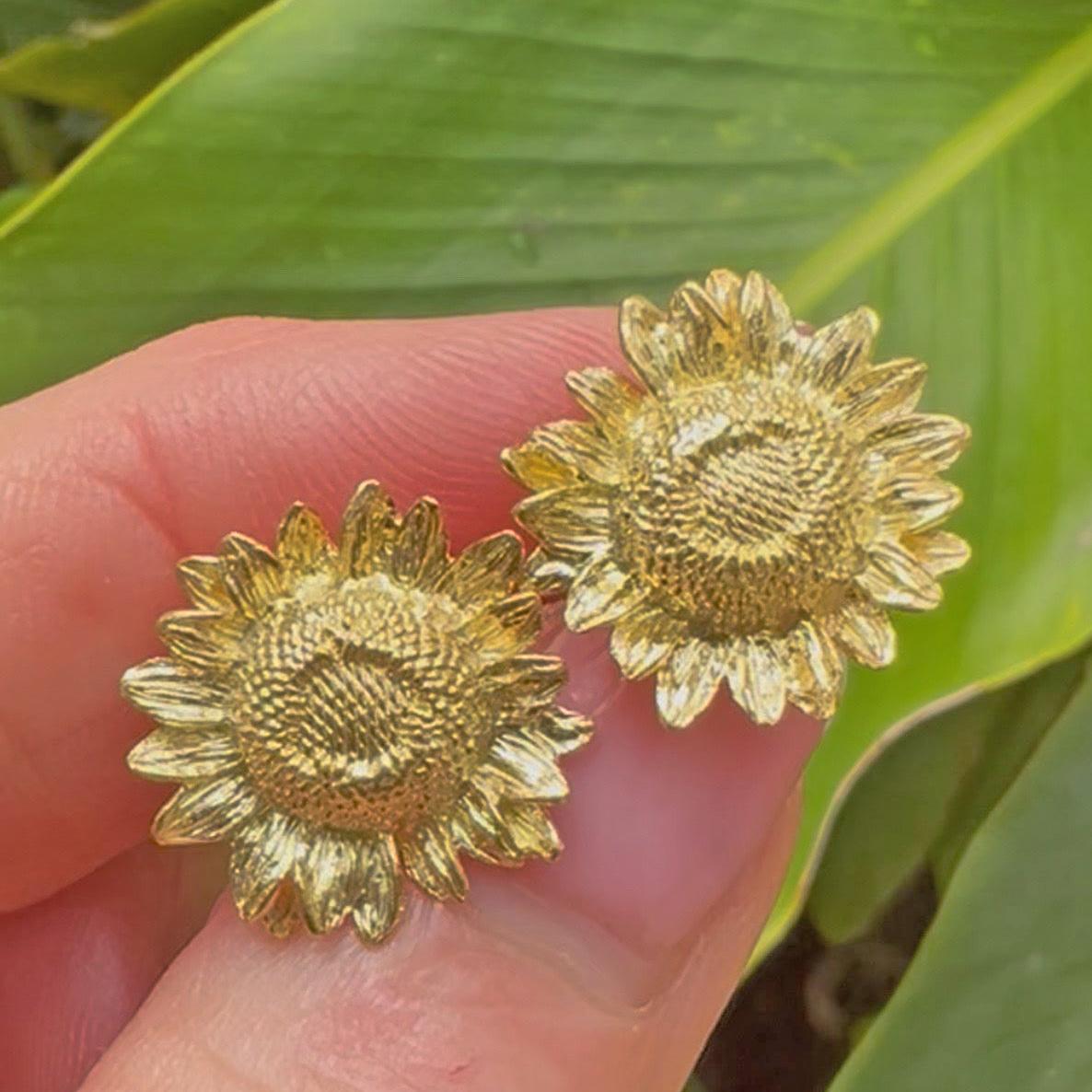 Asprey 18k Yellow Gold Sunflower Stud Earrings For Sale 1