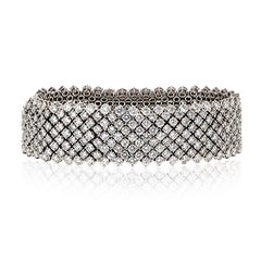 Asprey Bracelet flexible en or blanc 18 carats avec diamants taille ronde de 27 carats