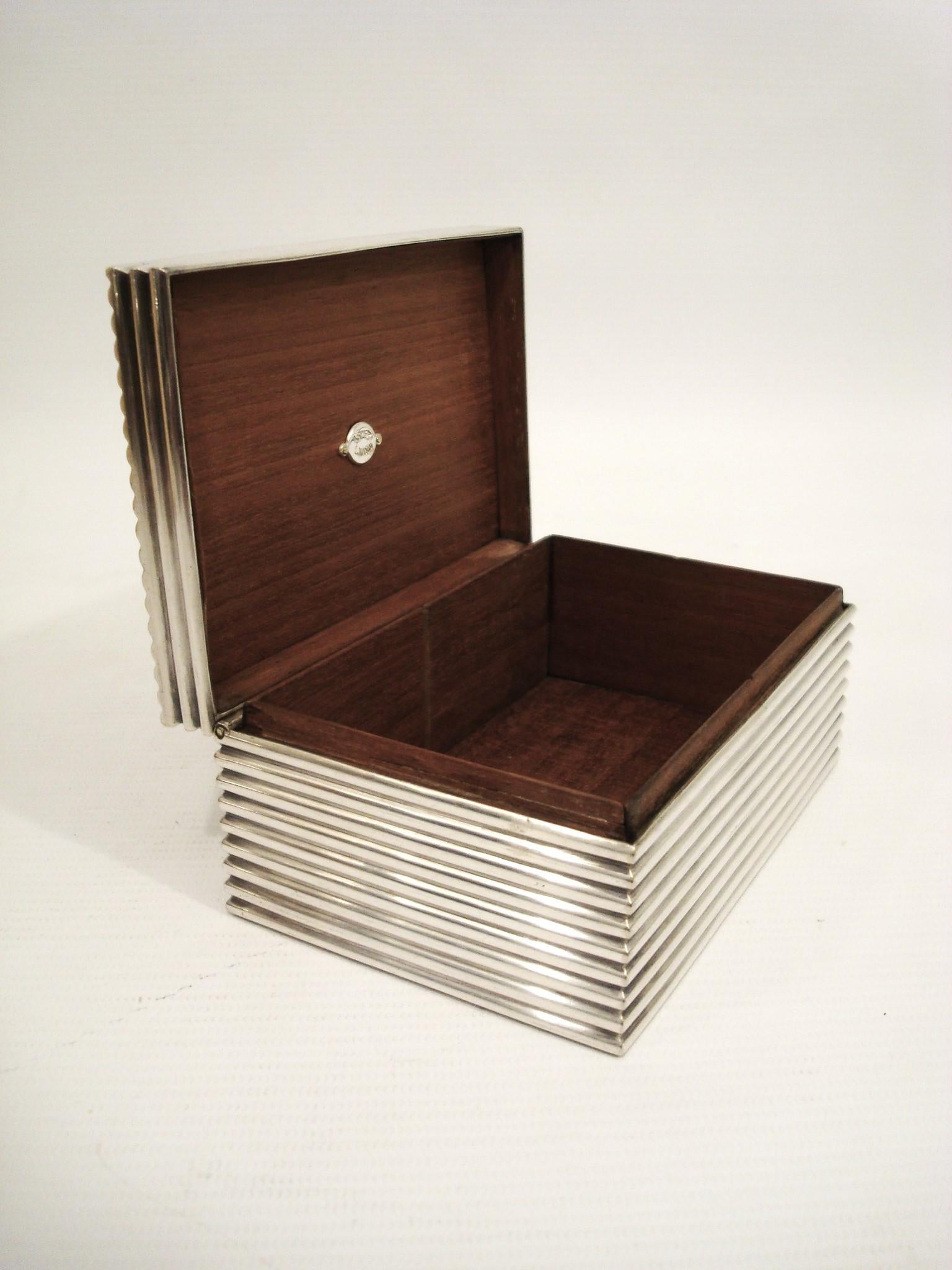 Asprey Art Deco Cigarettes Box. 1930´s In Good Condition For Sale In Buenos Aires, Olivos