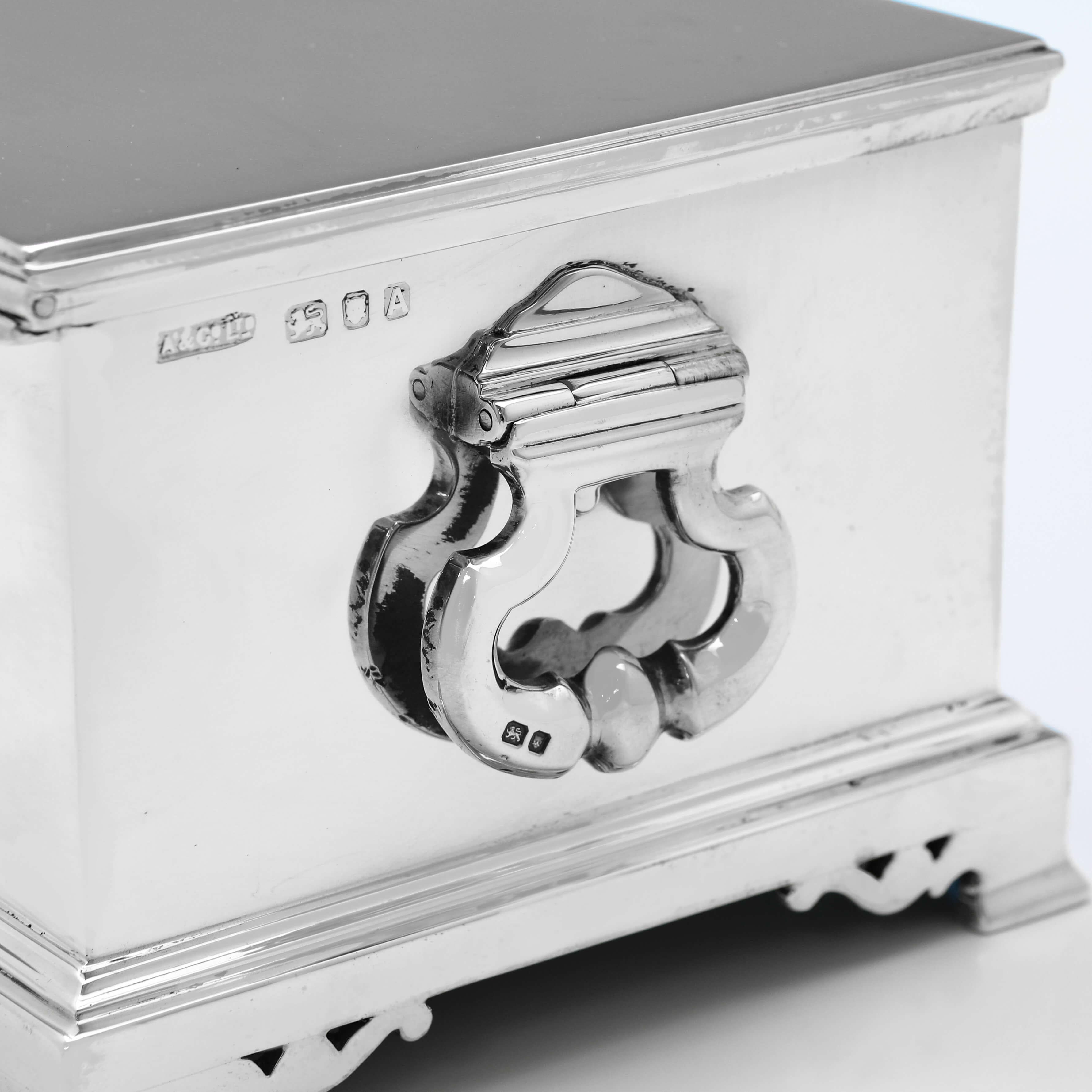Mid-20th Century Asprey - Art Deco Sterling Silver Cigar Box - London 1936 For Sale