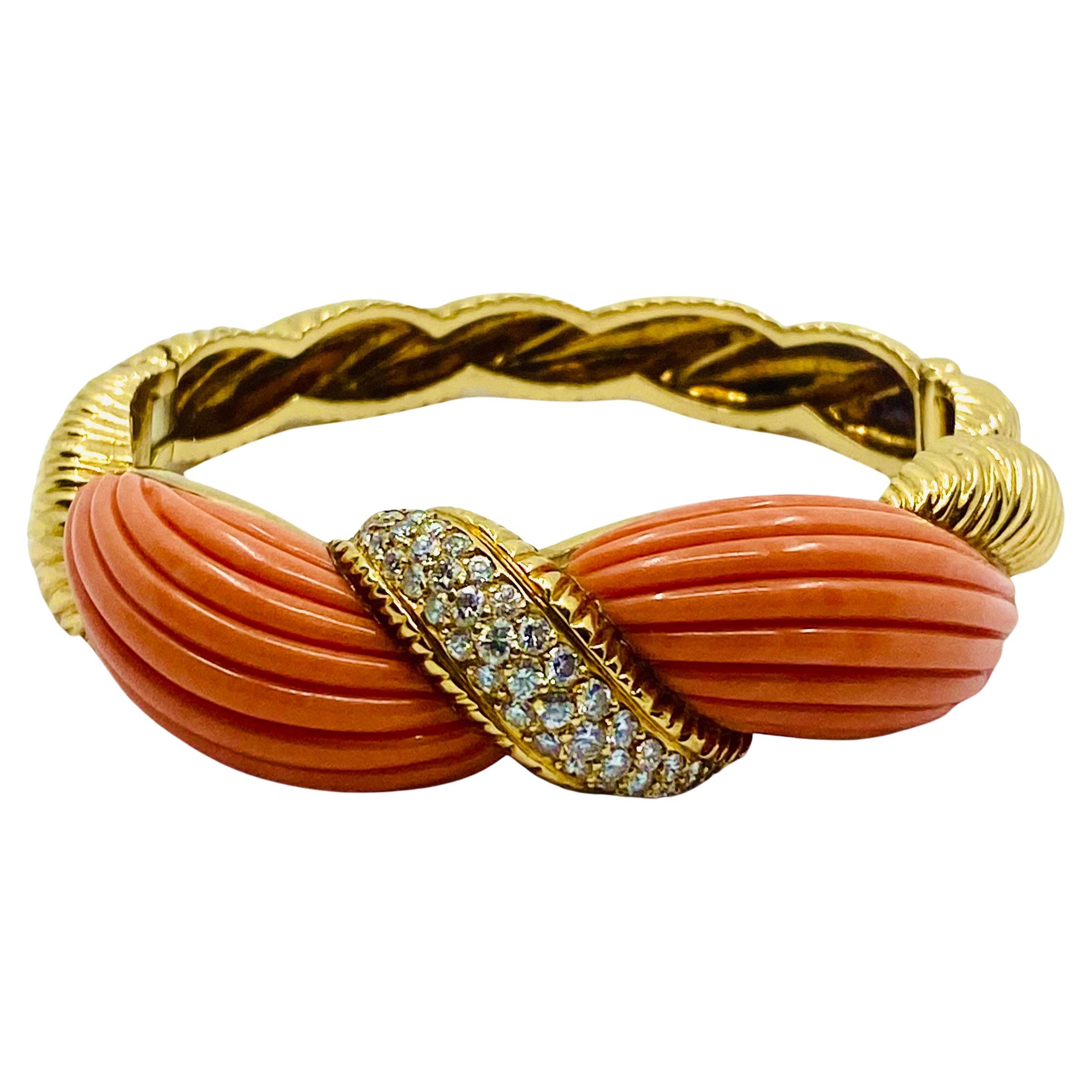 Asprey Bracelet 18k Gold Coral Bangle In Excellent Condition For Sale In Beverly Hills, CA
