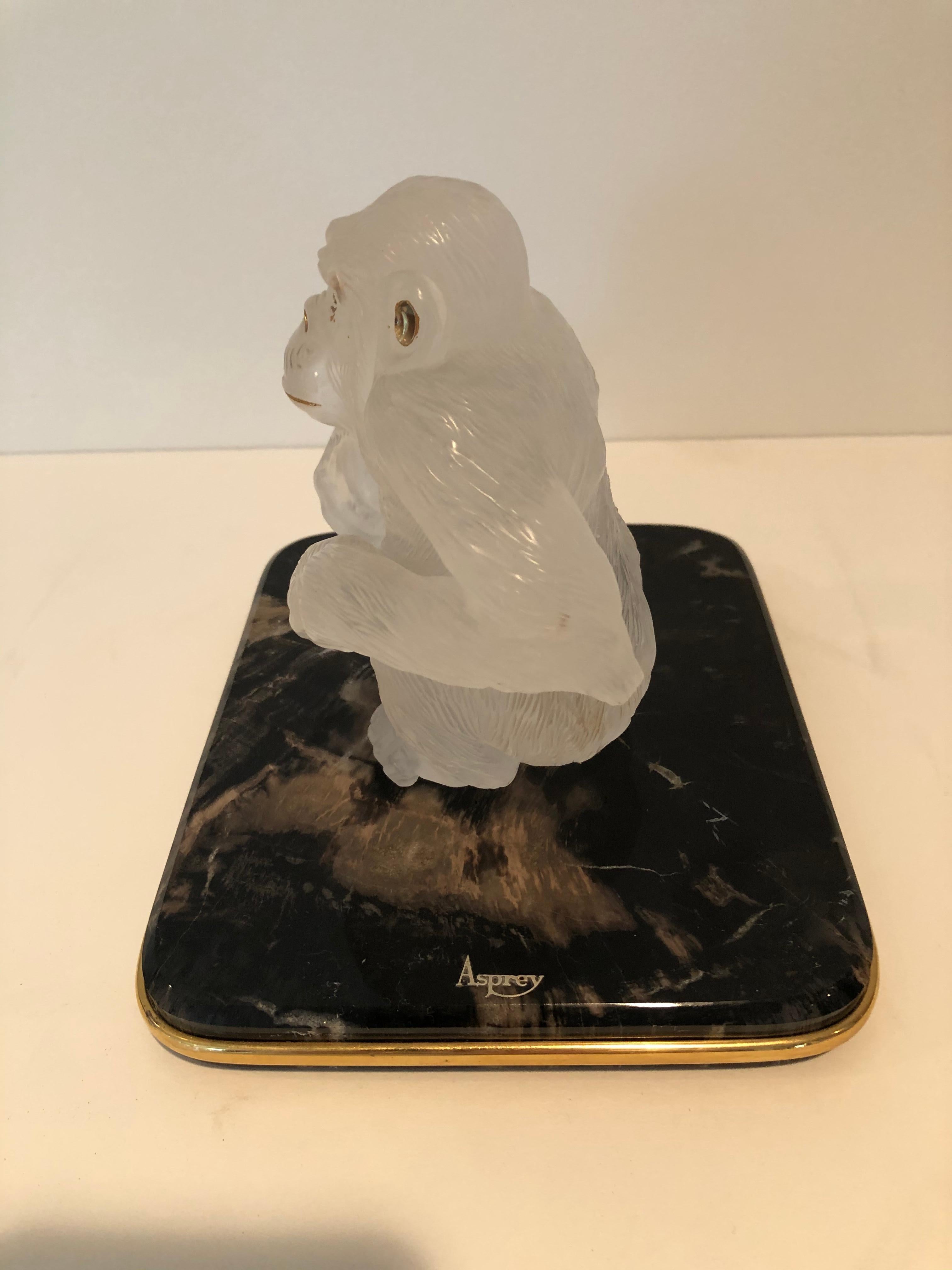 Asprey - Œil de gorille en cristal de roche sculpté et or 18 carats en vente 3