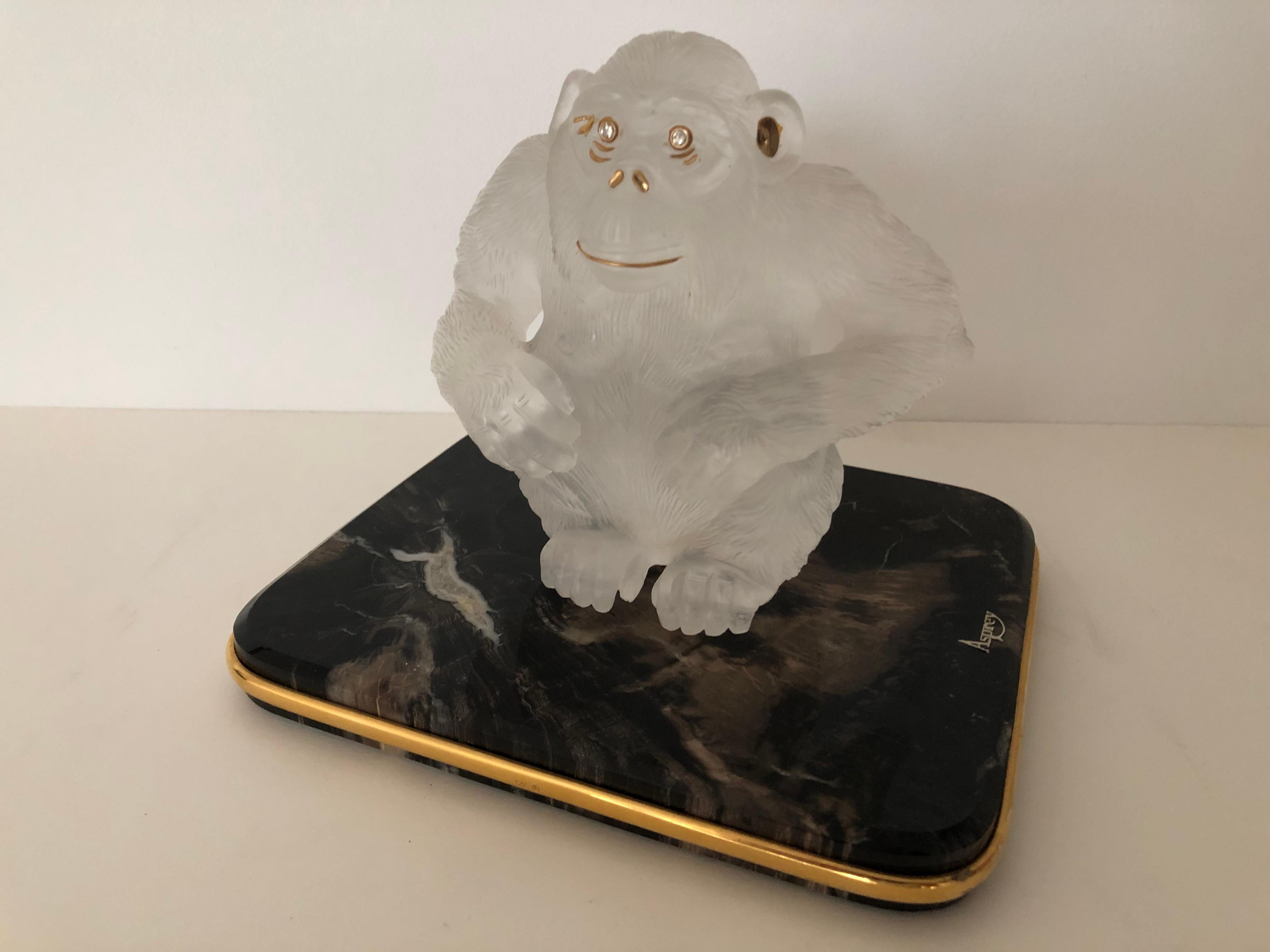 Mouvement esthétique Asprey - Œil de gorille en cristal de roche sculpté et or 18 carats en vente