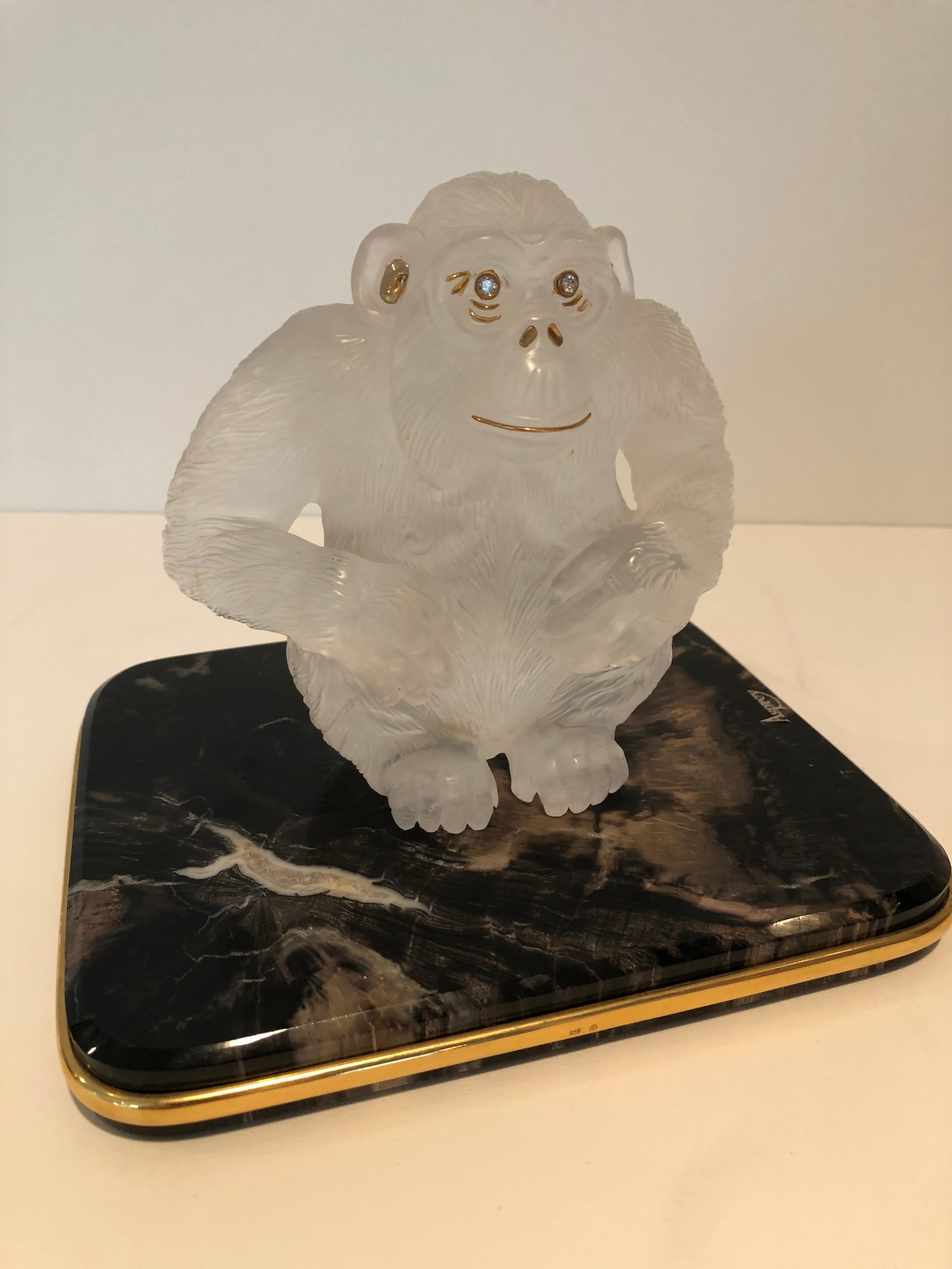 Britannique Asprey - Œil de gorille en cristal de roche sculpté et or 18 carats en vente