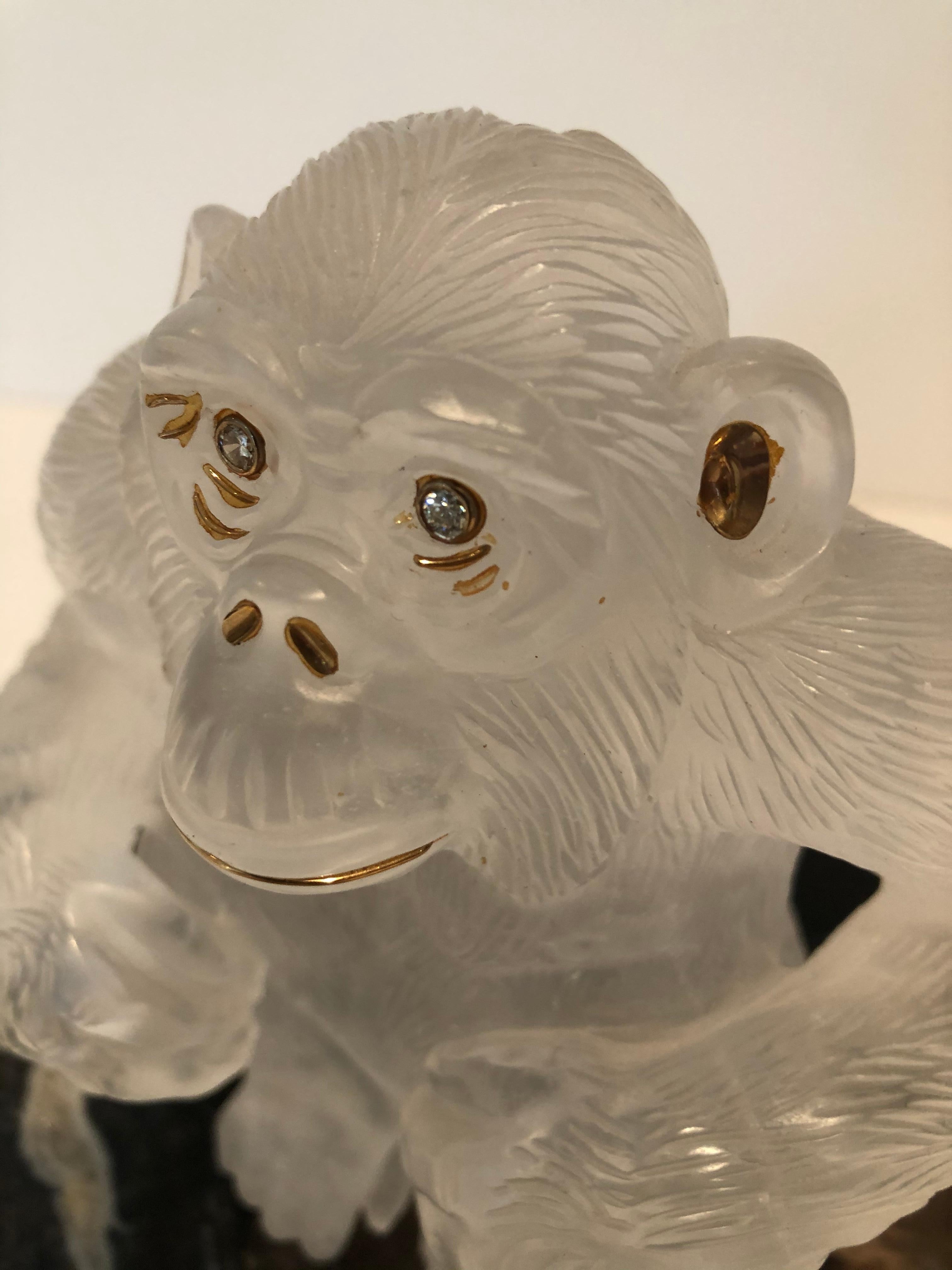 Bois fossilisé Asprey - Œil de gorille en cristal de roche sculpté et or 18 carats en vente