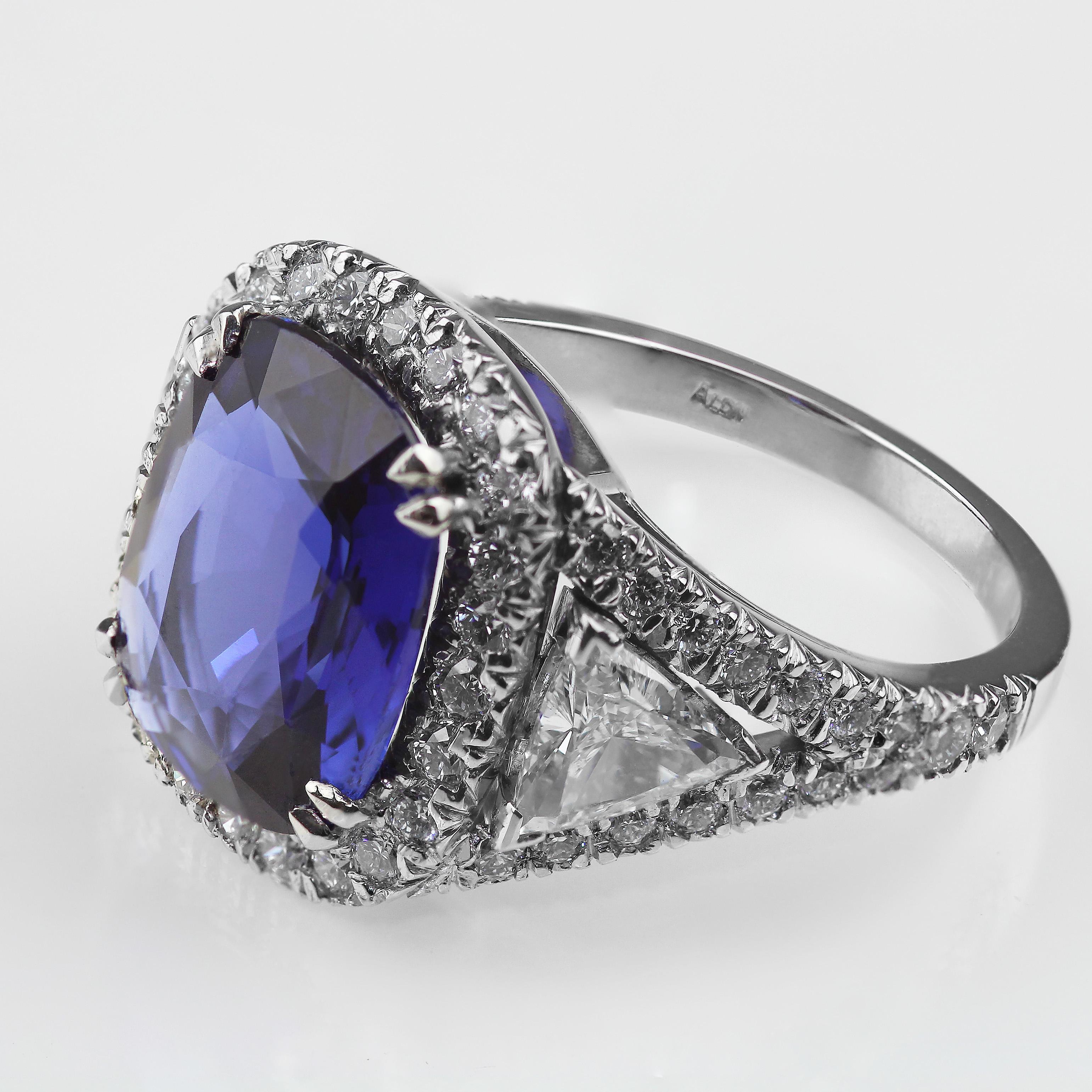Asprey, Certified Sapphire (5.5 ct Royal Blue Natural, Unheated) & Diamond Ring In Excellent Condition For Sale In London, GB