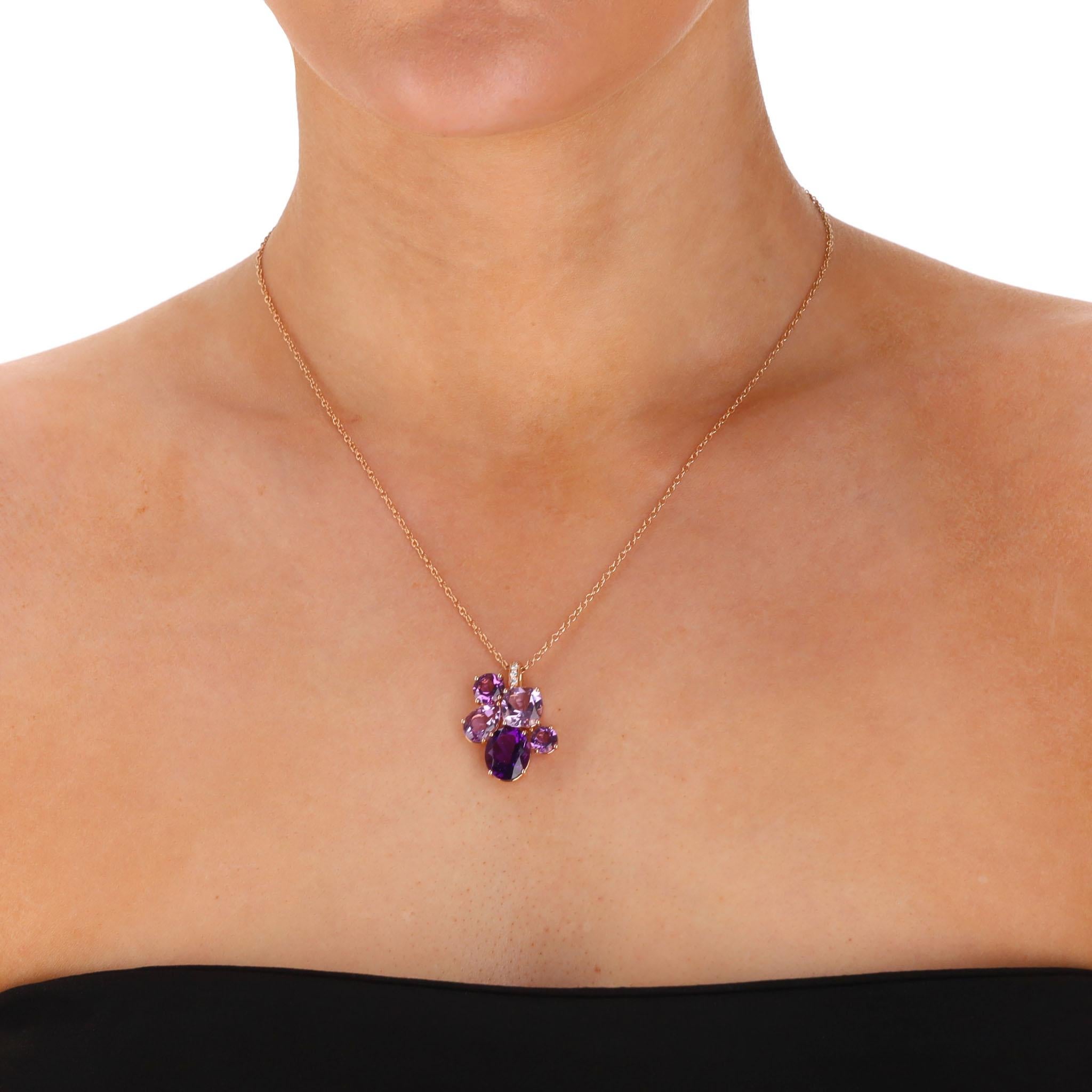 Ciondolo Chaos di Asprey con ametista, kunzite e diamante in oro rosa 18 carati

Questo ciondolo Chaos è incastonato in oro rosa 18 carati con pietre di ametista e kunzite, ognuna delle quali assume una forma distinta in una variazione di