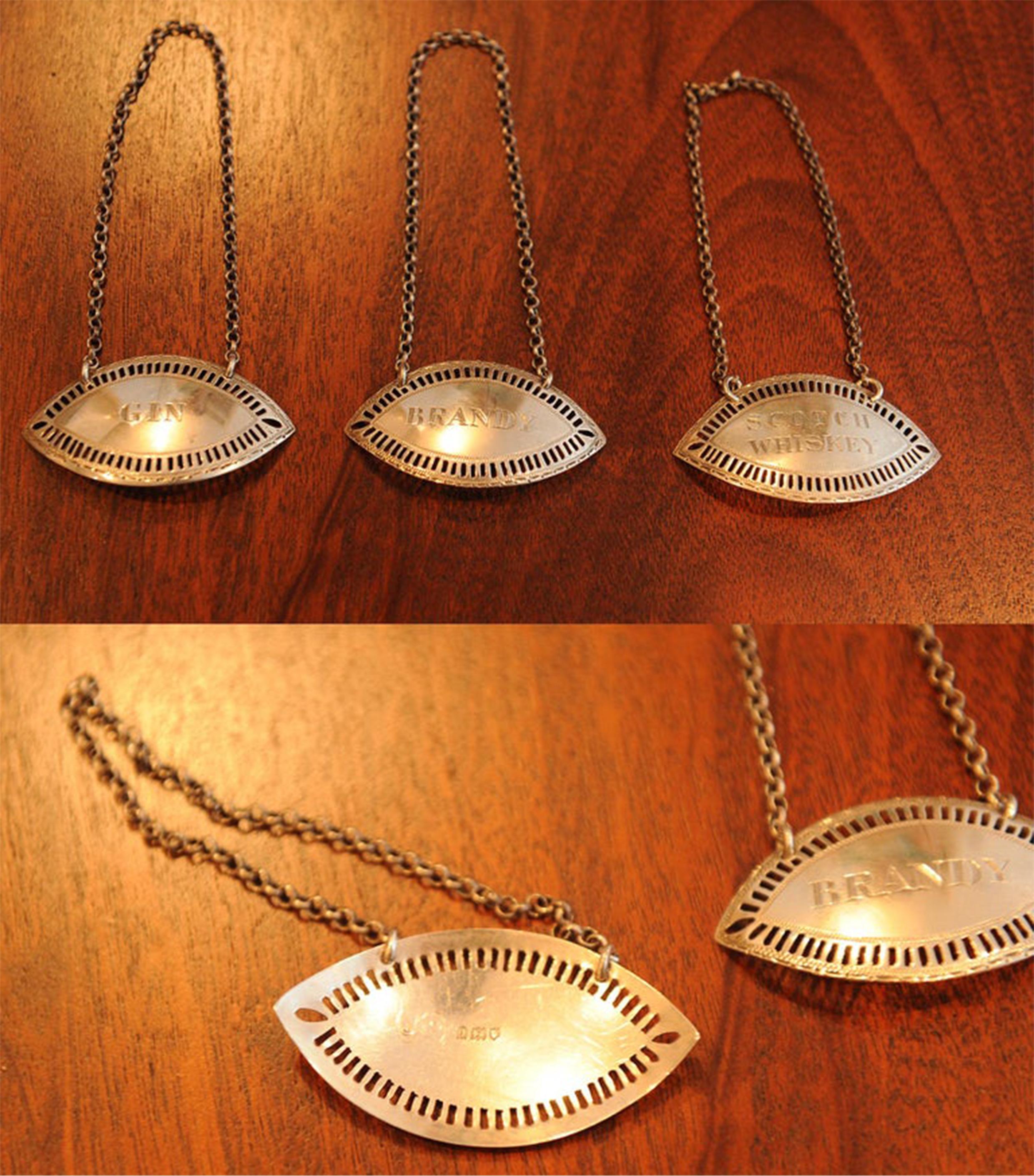 Asprey & Co. Armario para copas y decantadores de caoba de los años 20 en Londres en venta 1