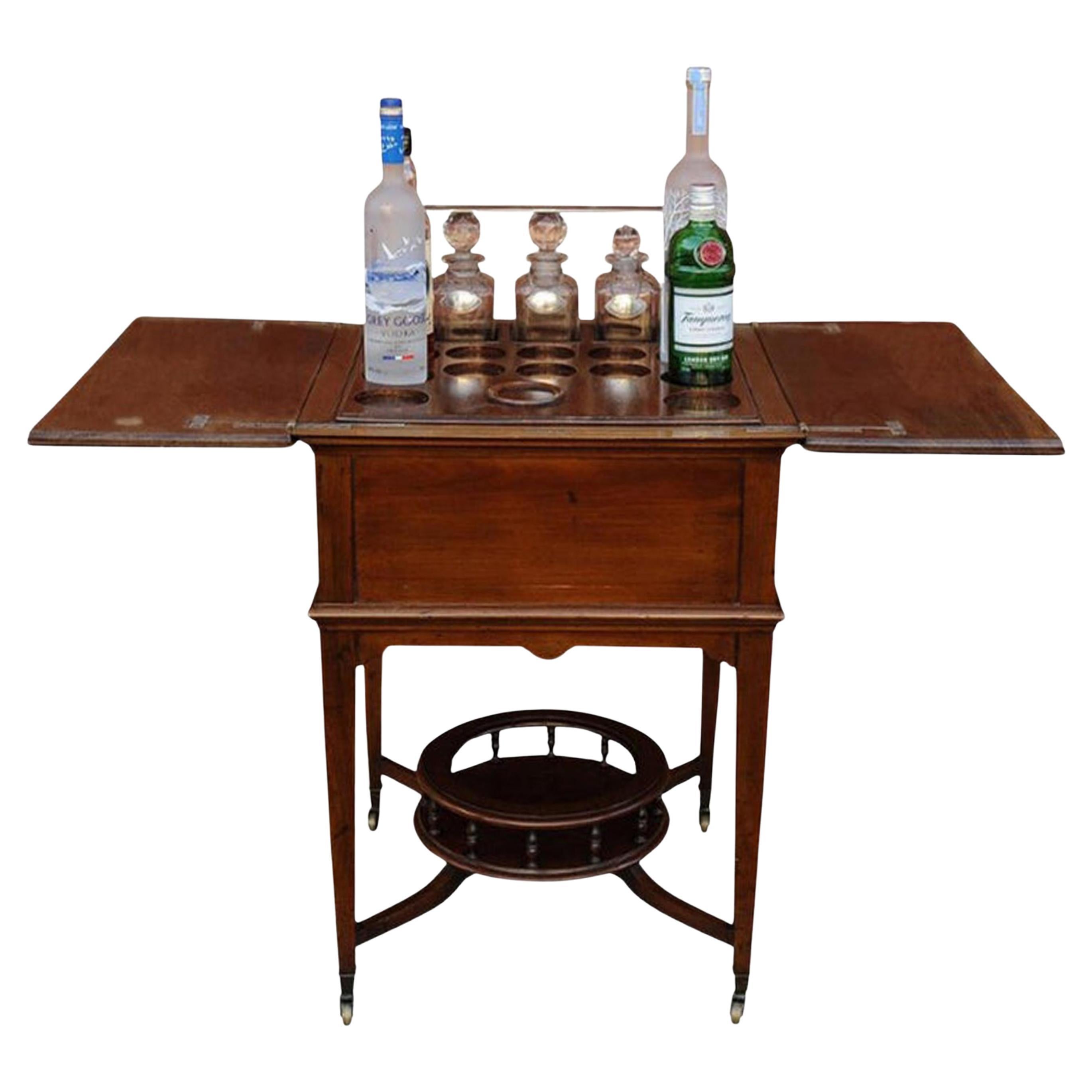 Asprey & Co. Armario para copas y decantadores de caoba de los años 20 en Londres en venta