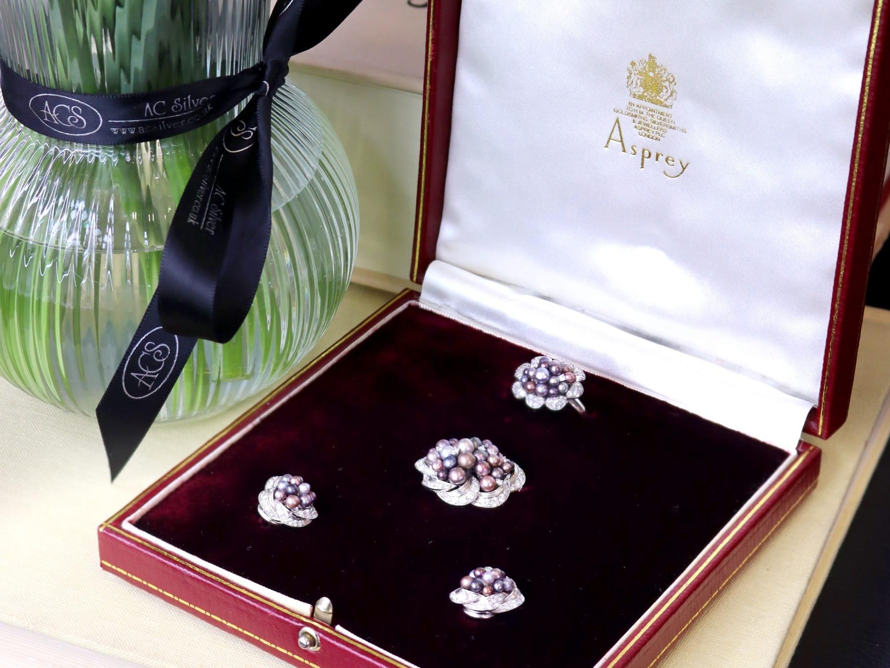 A magnificent, fine and impressive vintage 1950s 2.92 carat diamond and natural saltwater pearl, 18k white gold Asprey jewelry set of a brooch, ring and earrings; part of our diverse diamond jewelry collections.

This stunning, fine and impressive