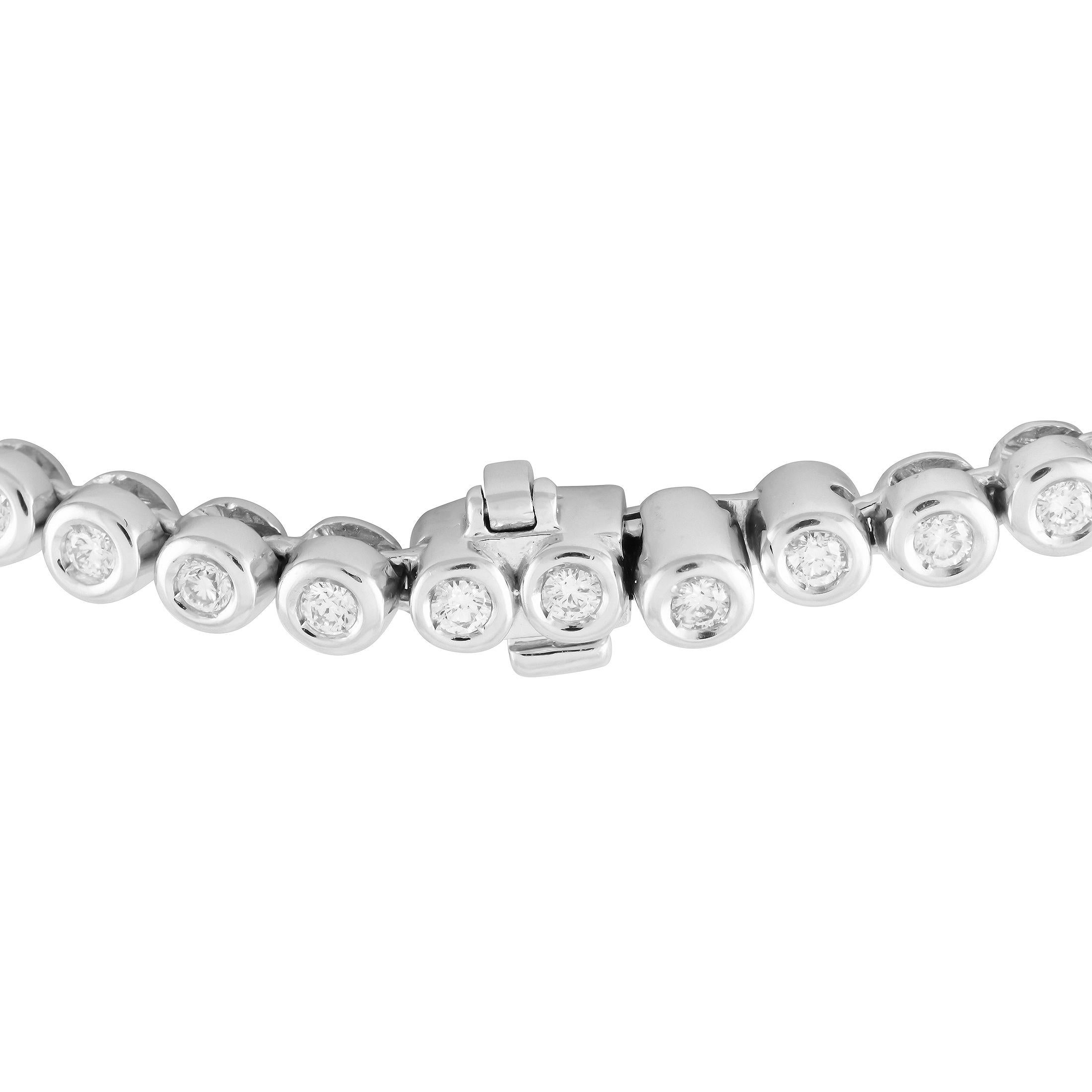 Round Cut Asprey Daisy 18K White Gold 5.76ct Diamond Necklace AD02-101424 For Sale