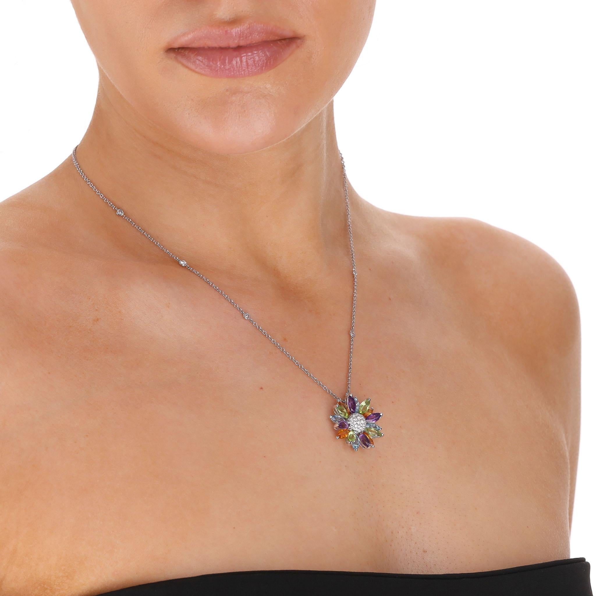 We Adore - Asprey Gänseblümchen Anhänger in Multi-Coloured Edelsteine & Diamant mit 18k Weißgold Halskette

Handgegossene Halskette aus 18 Karat Weißgold mit einer mit Diamanten besetzten Kette und einem Diamanten im Brillantschliff, der in der