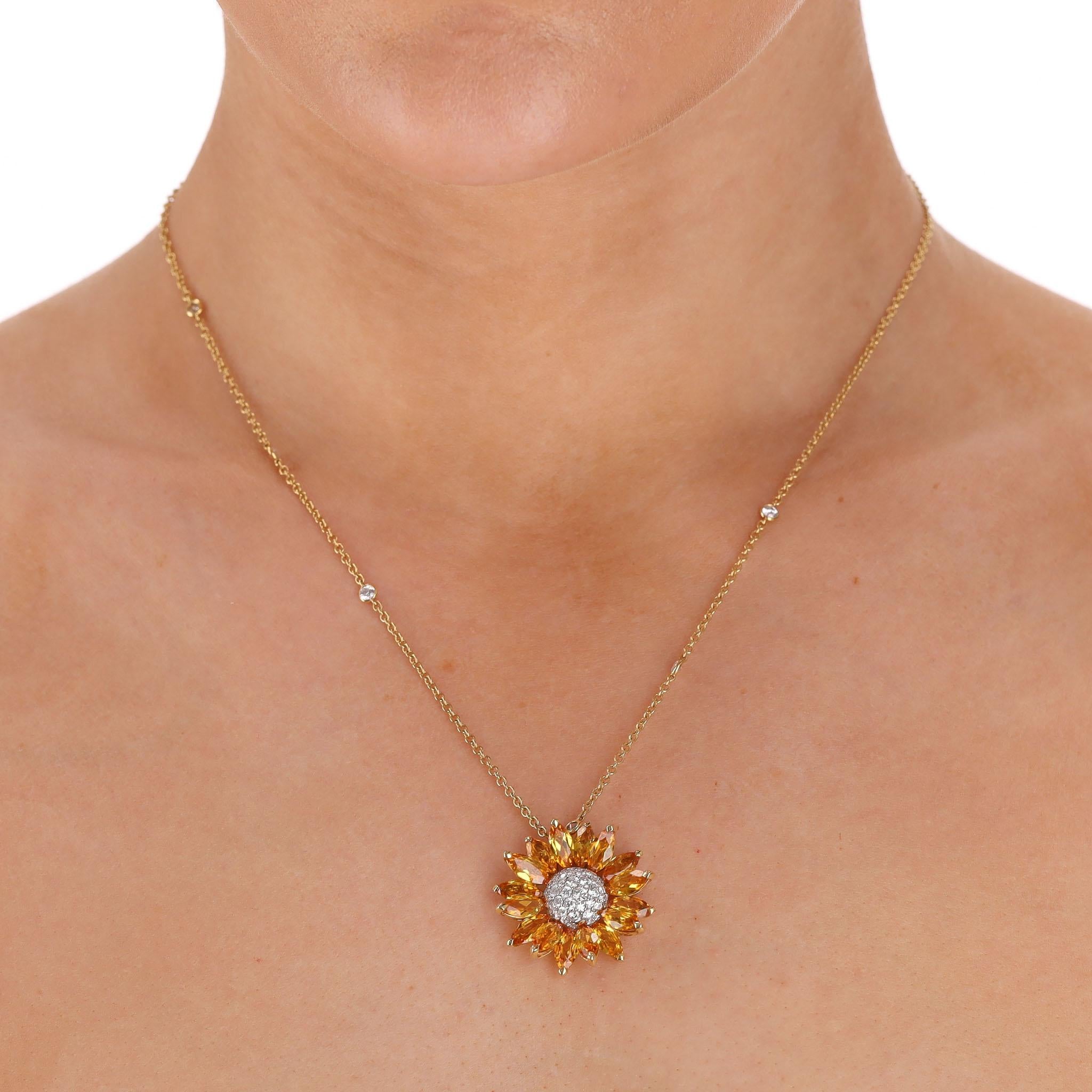 We Adore - Asprey Gänseblümchen Anhänger in Gelb Saphir & Diamant mit 18k Gold Halskette

Handgegossene Halskette aus 18 Karat Gold mit 0,97 Karat weißen Diamanten an der Kette (Stil: Diamanten pro Meter) und in der Mitte der Blume.

Jedes