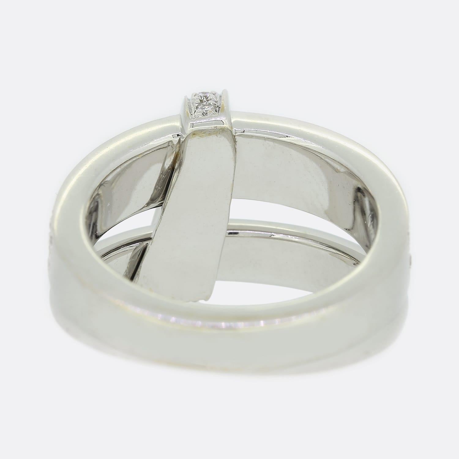 This is an 18ct white gold ring made by Asprey London. The ring has been set with multiple round brilliant cut diamonds in an 18ct white gold entwined setting.

Condition: Used (Excellent)
Weight: 12.2 grams
Ring Size: I
Band Width: 3mm - 13mm
Total