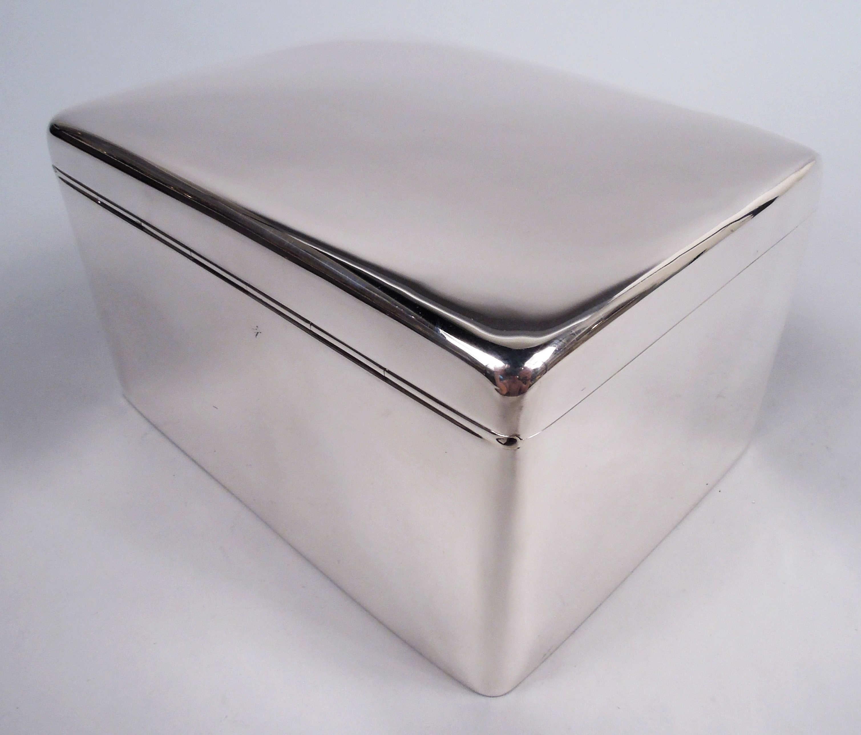 Asprey English Modern Sterling Silver Box, 1928 In Good Condition For Sale In New York, NY