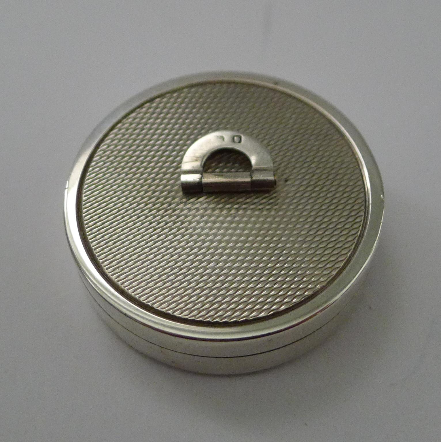 Asprey, London - Small Sterling Silver Box - 1958 In Good Condition In Bath, GB