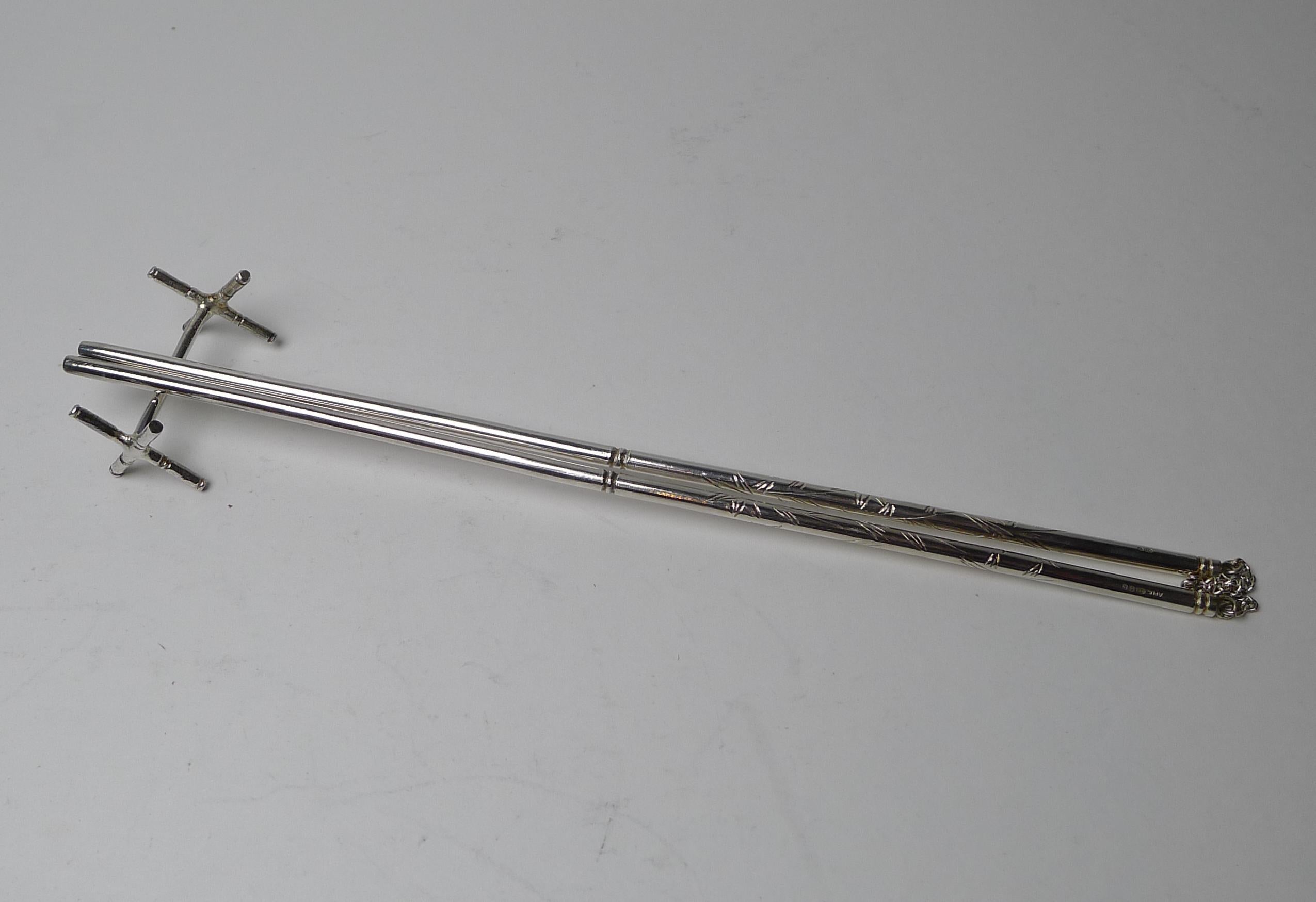 Asprey, London - Vintage Sterling Silver Chopsticks & Stand - 1989 For Sale 3