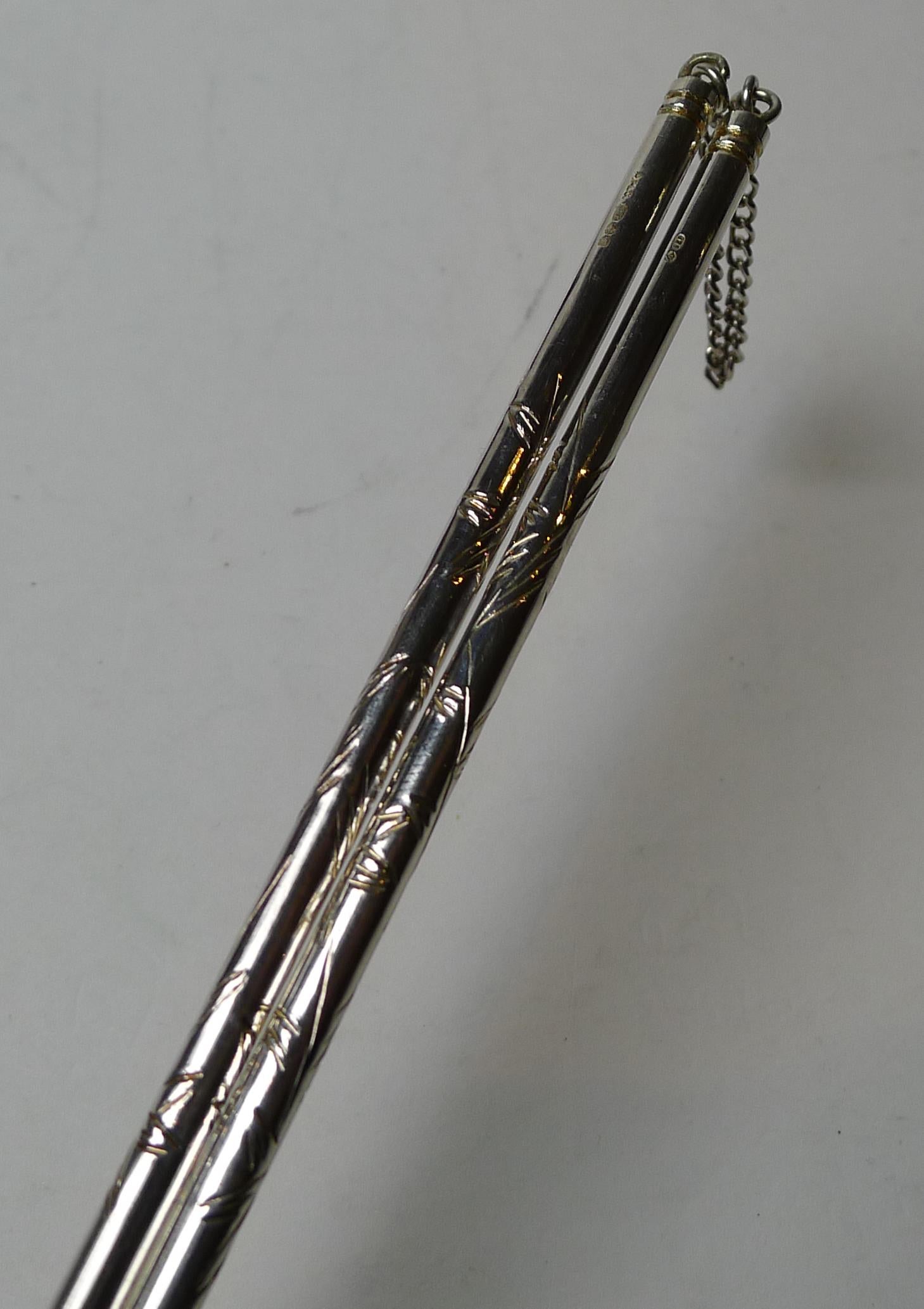 British Asprey, London - Vintage Sterling Silver Chopsticks & Stand - 1989 For Sale