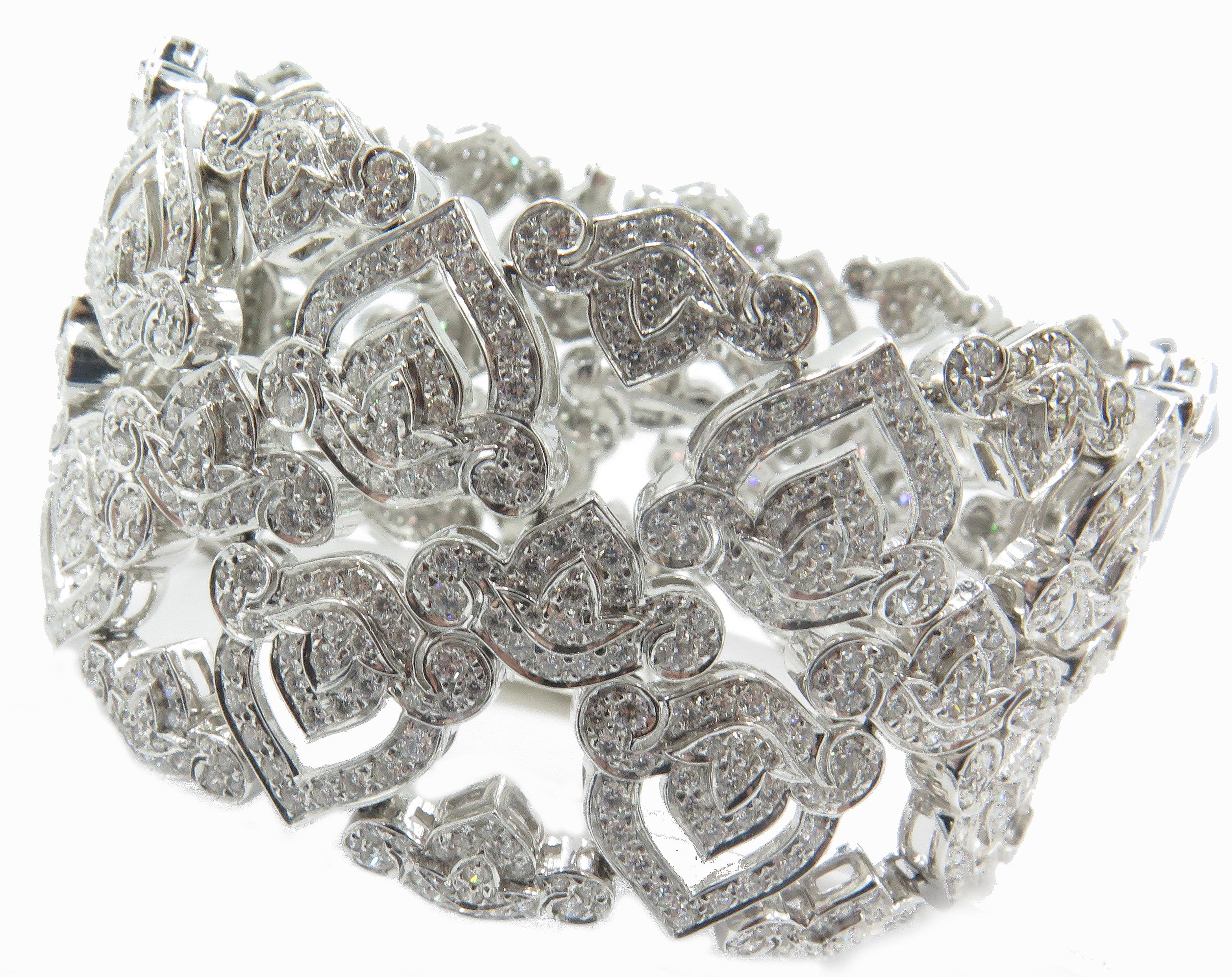 Breites durchbrochenes Armband von Asprey of London aus 18 Karat Weißgold mit Diamanten im Angebot 9