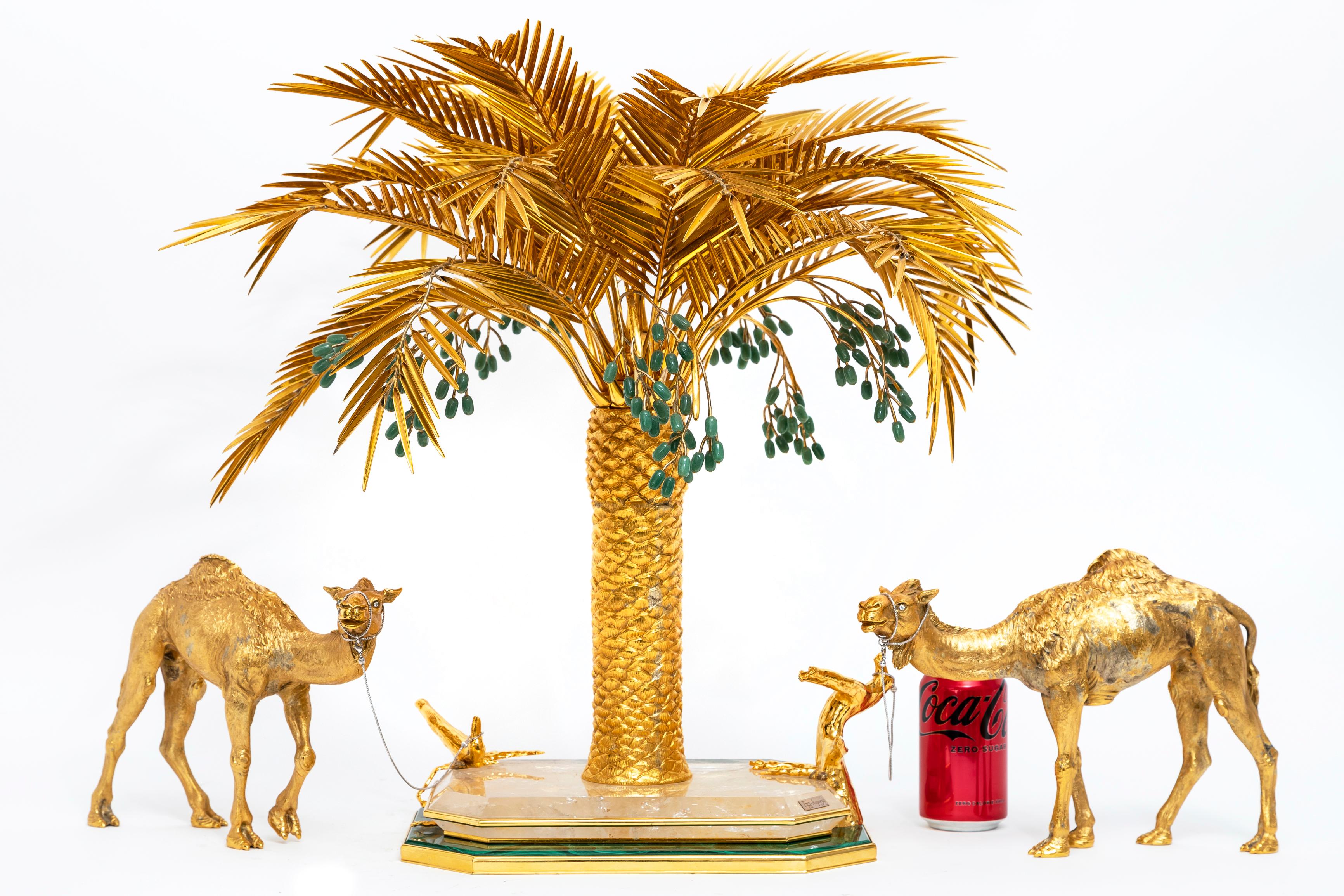Orientalischer Tafelaufsatz aus vergoldetem Silber mit Palmenbaum und Kamel von Asprey mit Jade und Diamanten aus Jade (Sonstiges) im Angebot