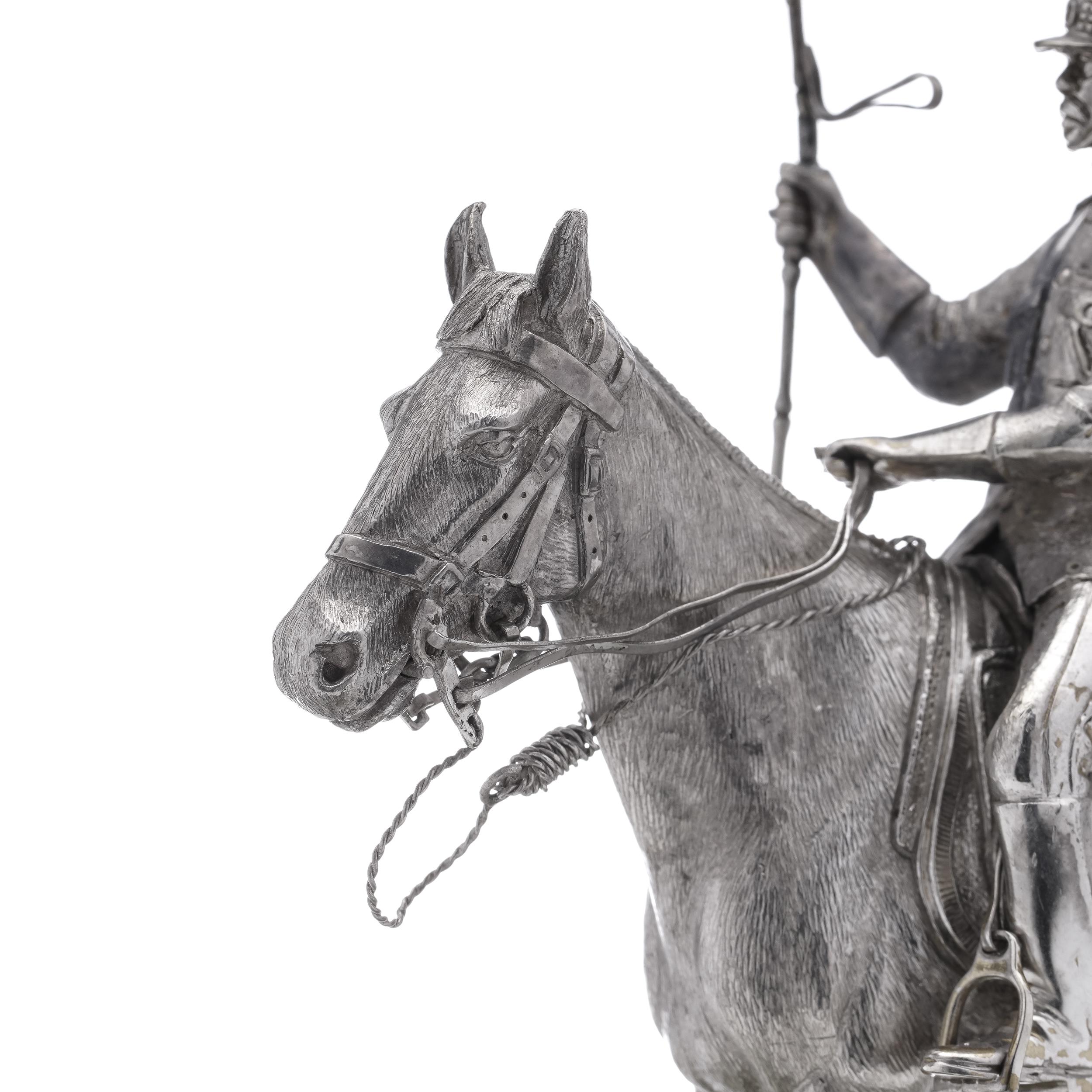 Asprey Coppia di statuette in argento massiccio a cavallo su base di marmo, Londra, 1977 in vendita 2