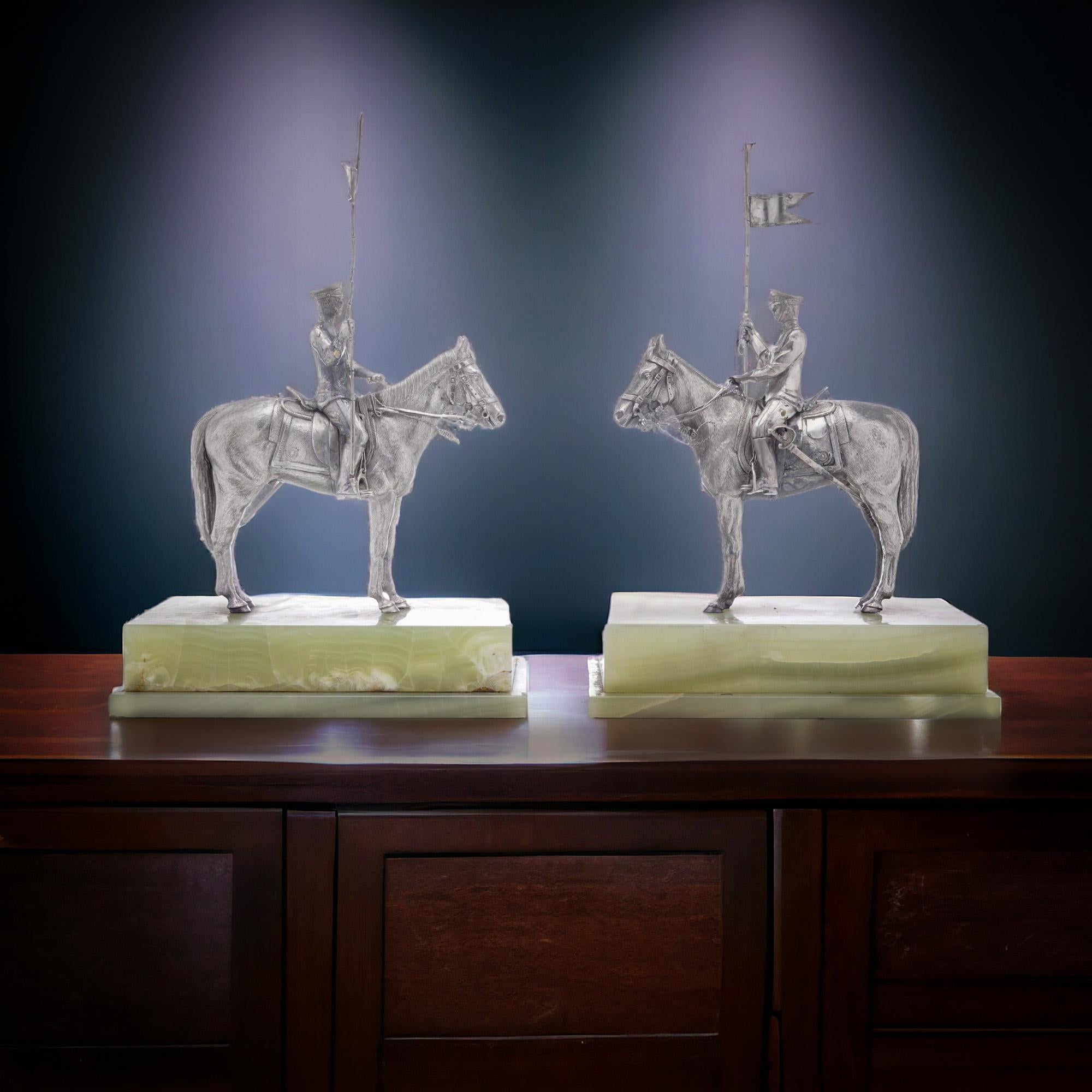 Asprey pair or horseriding solid silver figurines on marble bases
Made London, 1977
Maker: Asprey & Co
Fully hallmarked.

Size: 14.9 x 7.8 x 22.5 cm
Weight: 2812 grams total (1406 grams each)

Condition: Figurines have minor signs of usage,