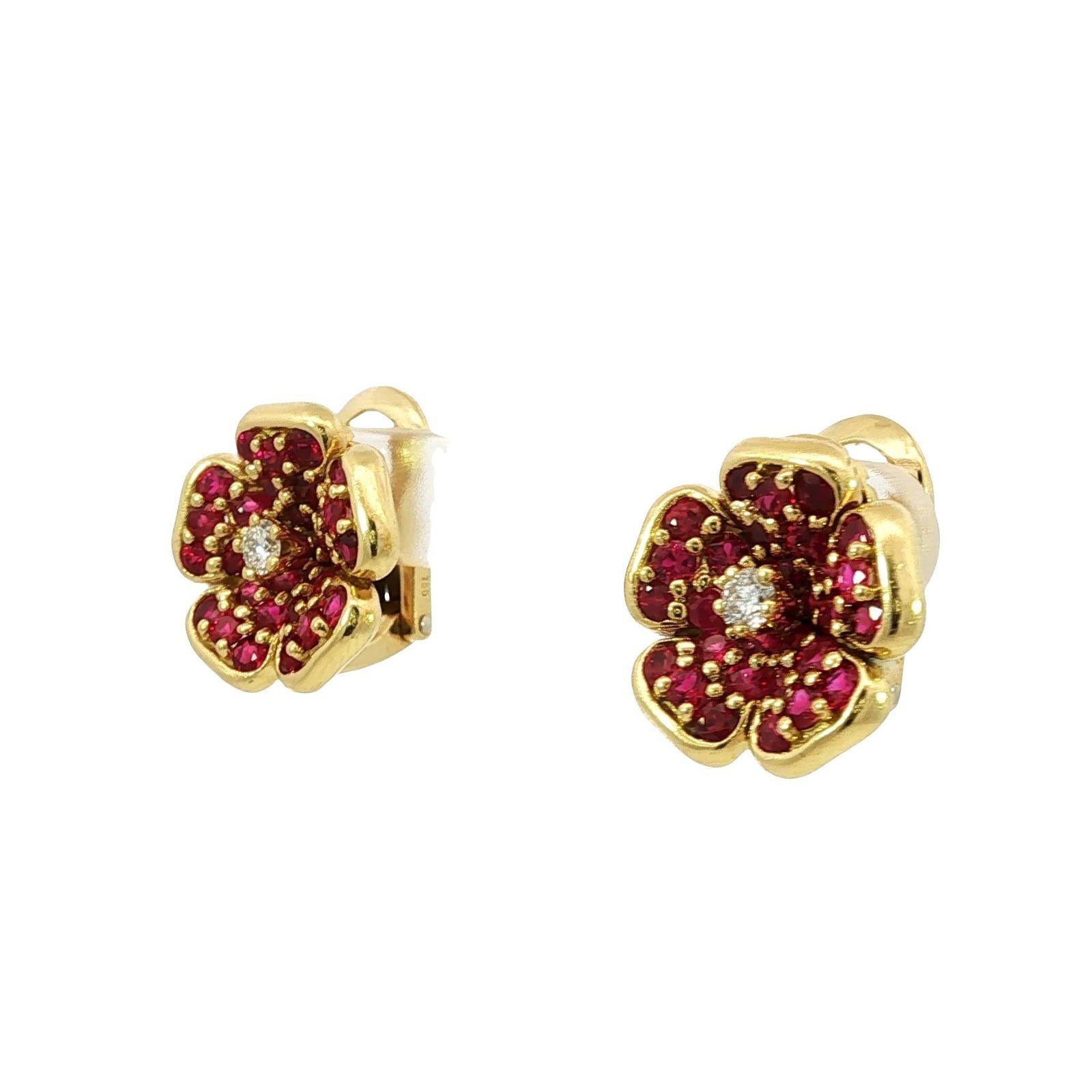 Moderno Orecchini Asprey con diamanti e rubini Motivo floreale in oro giallo 18 carati ~2.43ctw in vendita