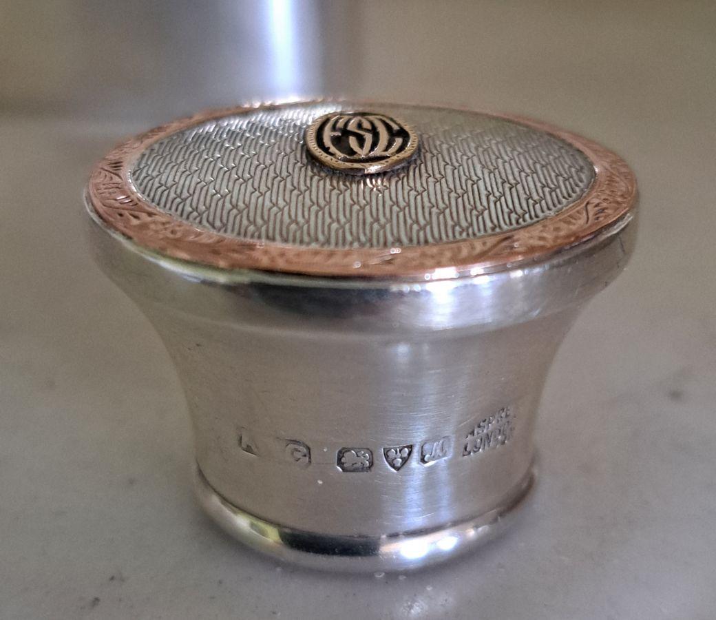 Argento Asprey  Fiaschetta in argento e oro, Chester  1912 in vendita