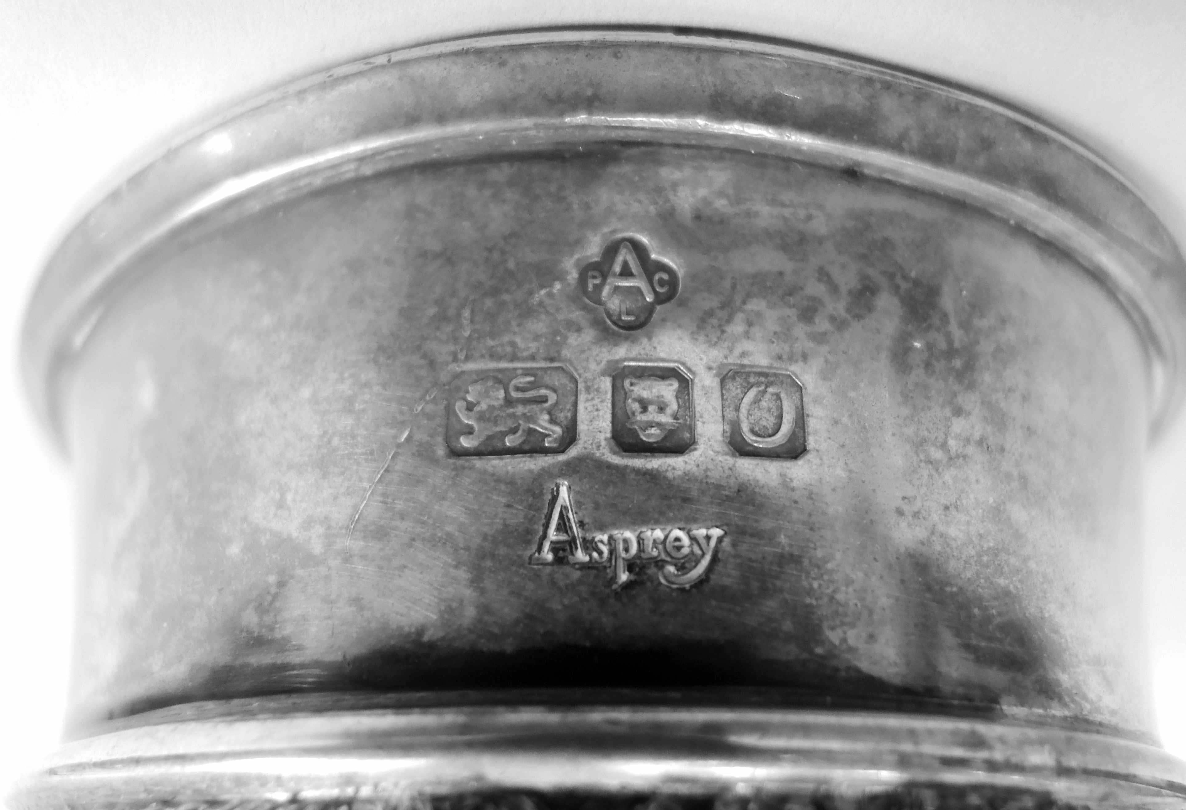 Fine XX secolo Asprey Traditional Thatcher-Era Sterling Silver Fox Stirrup Cup, 1988 in vendita
