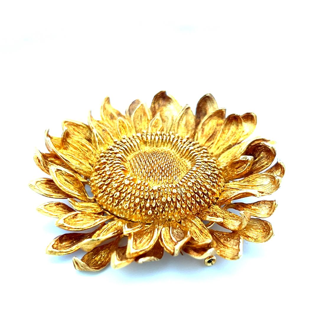 Spilla a girasole in oro giallo 18 carati Asprey Vintage da 66,20 grammi in vendita 5