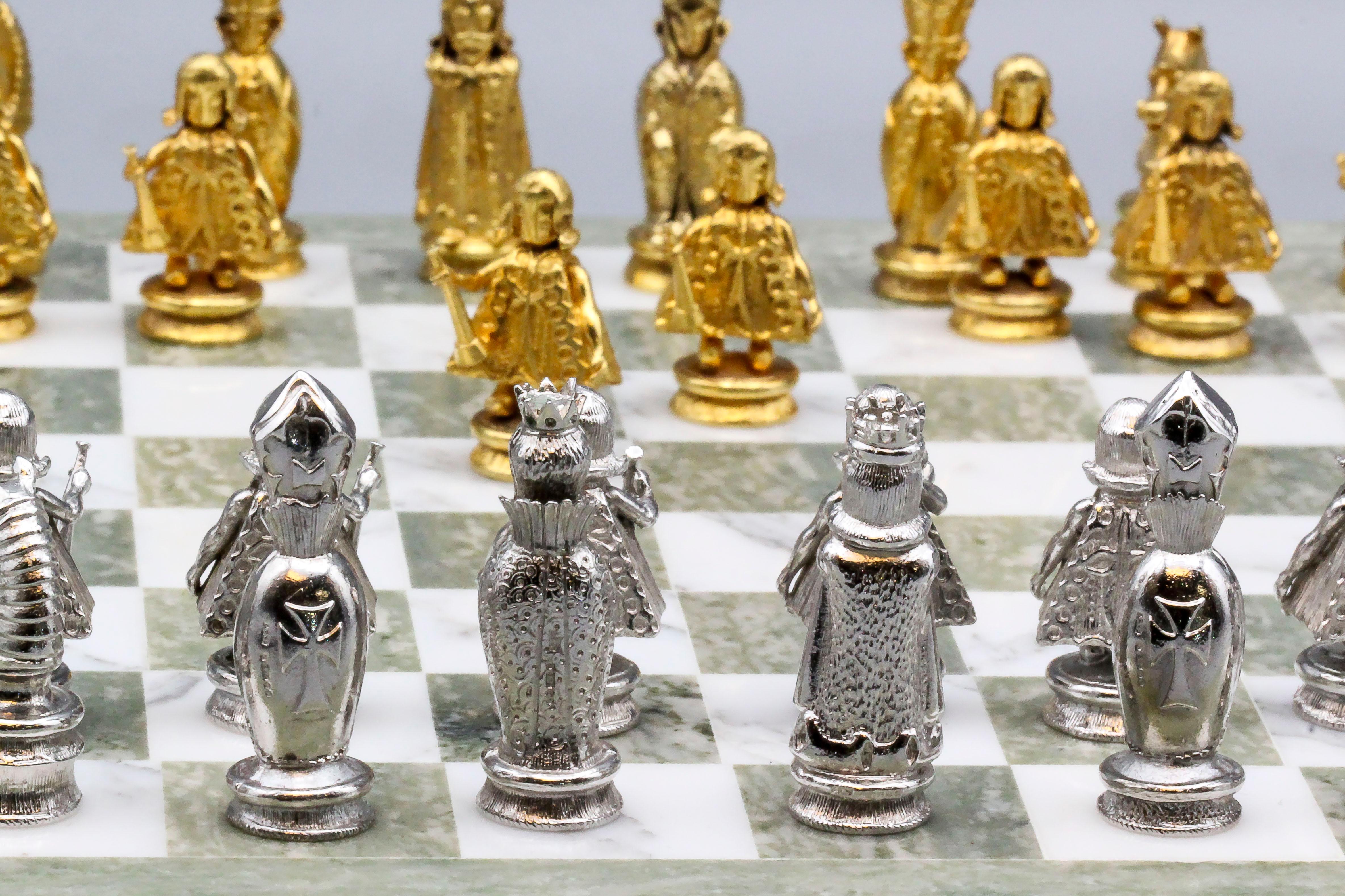Asprey White and Yellow Gold Marble Chess Set In Good Condition In New York, NY