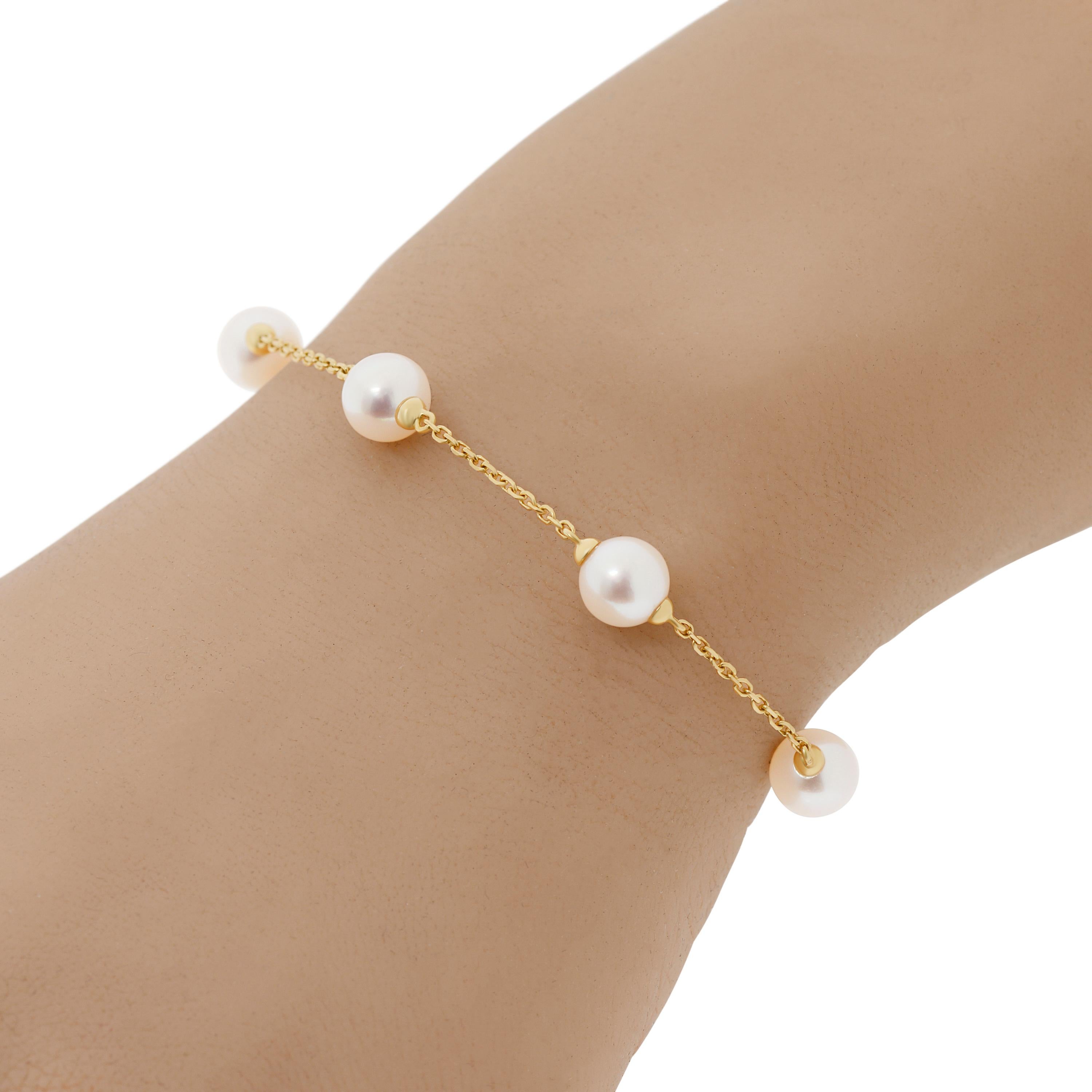 Assael 18K yellow gold chain bracelet features 5 japanese akoya cultured pearls 7.0-7.5mm set in 18K yellow gold. The length is 6 3/4